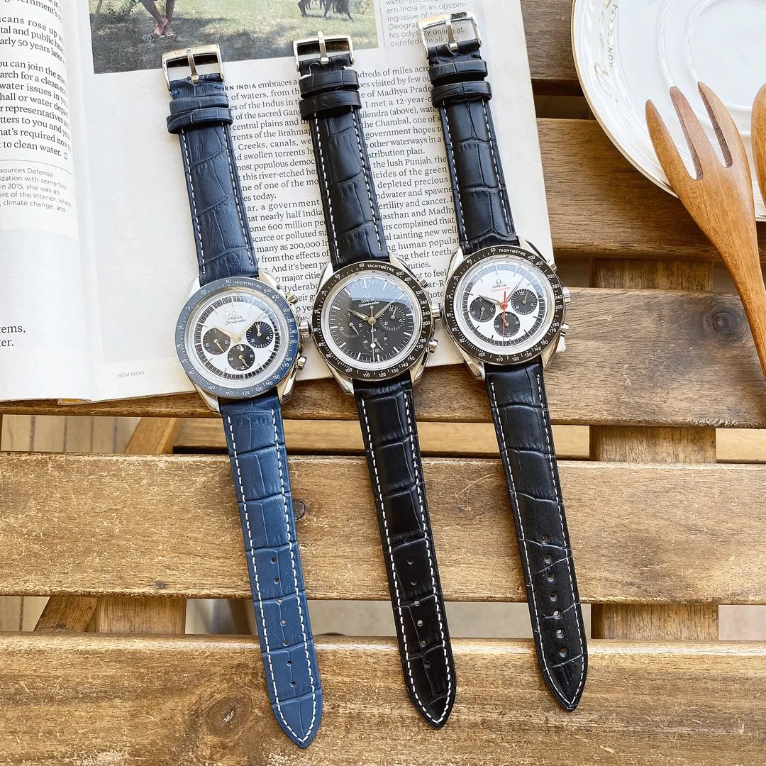 【High-end replica】💰1720! The new Omega Speedmaster series is released, the original model is re-engraved, and it exclusively uses imported fully automatic mechanical movements to achieve zero repairs! Paired with the original strap of 904 steel, it has more texture! 42*12mm [Table material and case quality]: Stainless steel, ceramic ring bezel [Table material and mirror quality]: Arc-shaped double-sided anti-reflective, light-resistant and wear-resistant surface. The Omega Speedmaster series is the most representative watch of the brand. The legendary Speedmaster watch participated in all six human moon landing missions and can be regarded as a model of the brand's pioneering spirit. The stainless steel case is equipped with a sandblasted silver dial. The dial is equipped with a black minute ring and a red lacquered chronograph seconds hand. The hour markers, hour and minute hands are specially treated to appear black and are covered with Super-LumiNova. ⁠Three black subdials with sandblasted rhodium-plated hands