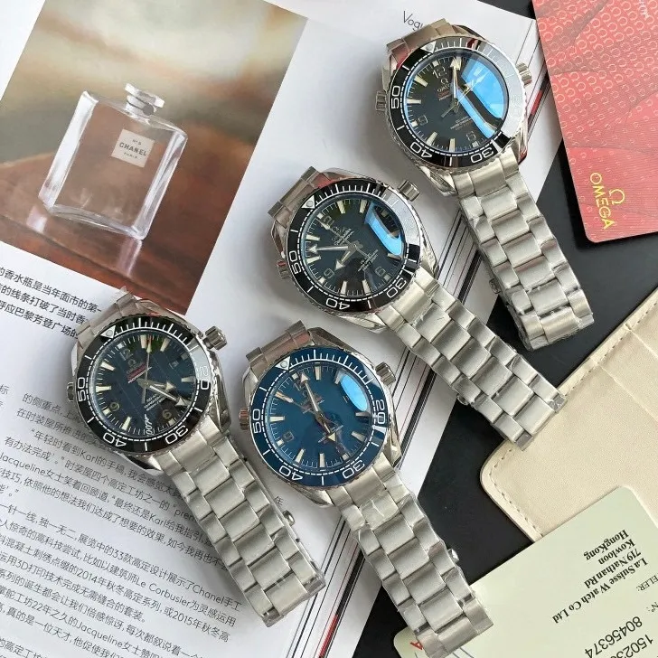 High-end replica 💰1240! TW Taiwan Factory💰1720! 2024 new customized Omega Seamaster series 600-meter America's Cup limited edition diving watch has arrived. It is exclusively customized with original synchronization details. Each watch number is engraved with an identification number and will never be repeated. The ceramic bezel is unique to the entire network. It has a Citizen movement internally and the external repair details are synchronized with the original. [Movement] Equipped with 💯 Brand new Japanese original 9015 automatic mechanical movement, 0️⃣ repair, accurate running time, strong practicality [Case] Made of 316L stainless steel, electroplated in the vacuum furnace of the entire network, equipped with the only original ceramic one-way rotating chronograph ring in its class [Bracelet] Official synchronous rubber strap or 316 stainless steel chain of the Seamaster 600m Diving Watch produced by GD, with the only original push-pull adjustable clasp in its class ⚠️Please look for the exclusive quality of GD products