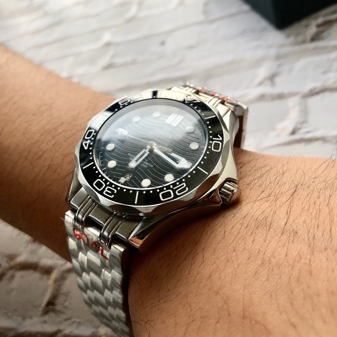 【High-end replica】💰1160! Omega Seamaster series ceramic ring is produced with strict and consistent details. 🇨🇳Original synchronization, the same size of 42mm, equipped with fully automatic imported mechanical Citizen movement, and the mystery is optional. ✈️On the occasion of the 25th anniversary of the advent of diving watches, the new classic Seamaster series 300-meter diving watch was born against this background. This watch produced by Qiao Qiao really innovates and changes the brand's Haima series from the inside out.