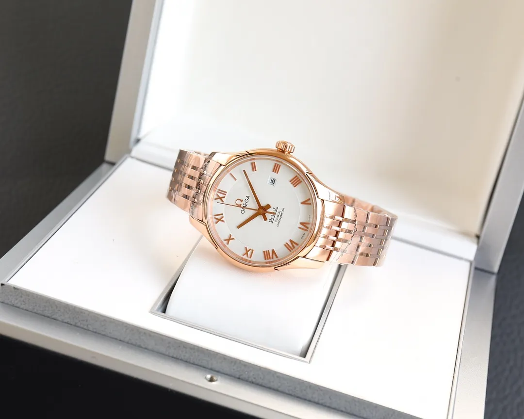 【High-end replica】💰1240! 【Customized all-in-one machine】💰1760! Omega De Ville series men's mechanical watch, a new upgraded version will arrive in 2023. The modified quality is exclusively customized with a special design of the 8500 movement splint. [Movement] Re-engraved and restored 8500 coaxial movement, with a see-through bottom showing the movement at a glance, perfectly presented. [Case] 316L stainless steel case, made with exclusive CNC technology, with arched wear-resistant super strong glass, clear text lines and well-proportioned checkering. Three degrees waterproof, watch diameter 41/11mm [Watch chain] Italian imported cowhide leather strap with original folding clasp or 316 stainless steel original clasp optional. The exclusive quality code is 83145368.
