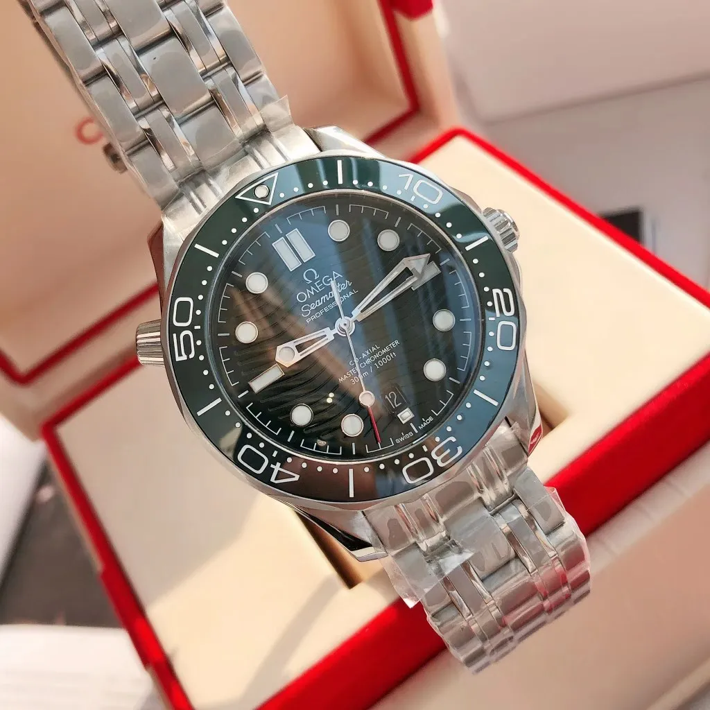 【High-end replica】💰1160! 【Customized all-in-one machine】💰1720! Omega Seamaster's new upgraded version of Seamaster 300 meters has arrived. It continues to adhere to practical value, delve into appearance details, and import an all-in-one movement. There is no best, only a better upgrade concept. It will once again push the entire series of Seamaster watches with the new Citizen movement to the top!  [Upgrade 1] Corrected the bezel to match the color of the letter, synchronized with the original genuine sunken luminous pearl, and the luminous color is synchronized [Upgrade 2] Corrected the original synchronized 8800 movement automatic hammer, effectively combined with the durability of the imported 9015 movement, and more intuitively close to the original [Upgrade 3] Upgraded the arched scratch-resistant sapphire glass mirror, since then‼ ️ All watches are made of sapphire glass [Upgrade 4] Using original genuine CNC molds, perfectly copying the same shell shape and band-shaped curvature of the genuine products. The appearance similarity with the genuine products is indistinguishable. The pictures were taken on a customized all-in-one machine!