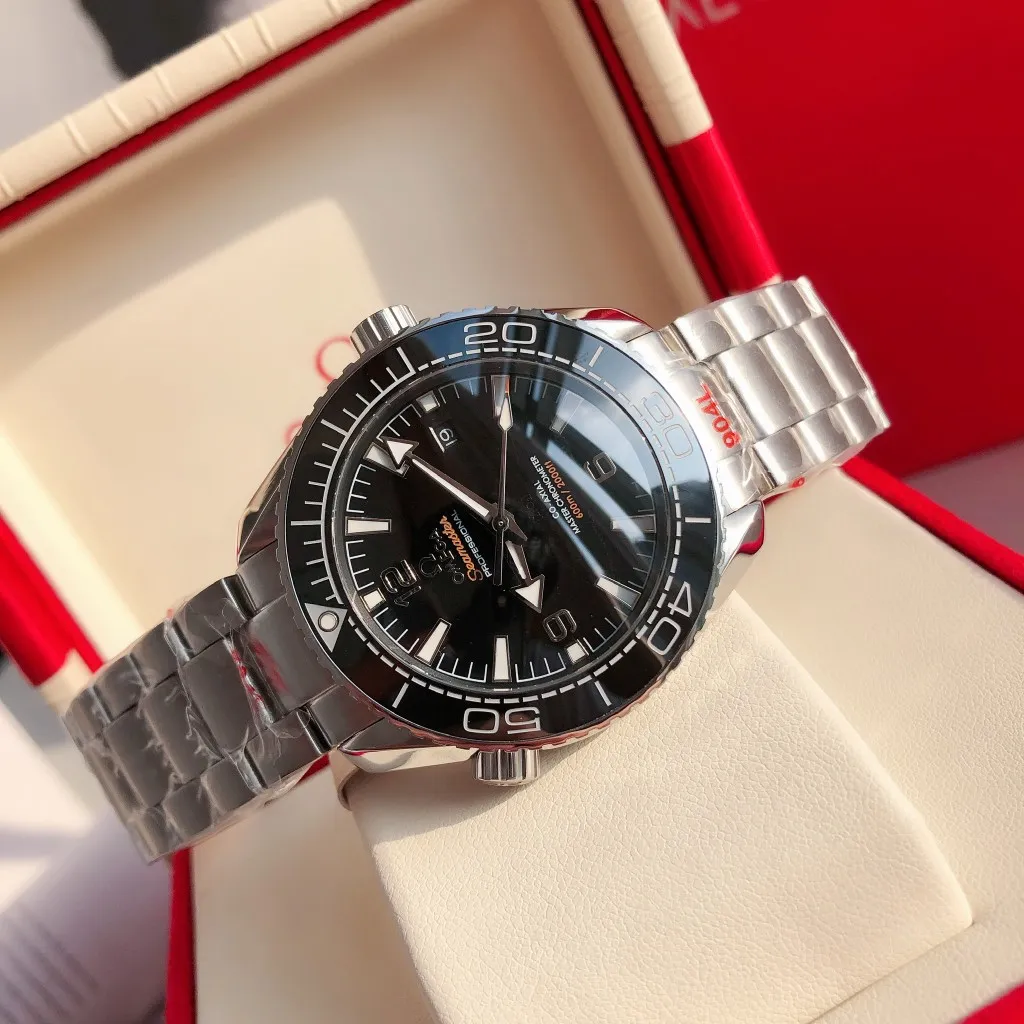 【High-end replica】💰1240! 【Customized all-in-one machine】💰1760! The 2023 new upgraded Omega Seamaster 600-meter diving watch rubber strap model has arrived in full color. The ceramic bezel is unique to the whole network. The internal repair is the Citizen 9015 all-in-one mechanical movement, and the external repair details are synchronized with the original ones. [Movement] Equipped with 💯 Brand new Japanese original Citizen 9015 automatic mechanical movement, original see-through design, corrected movement rotor, 0️⃣repair, accurate timing, strong practicality [Case] Made of 316L stainless steel, with gold plating in the exclusive vacuum furnace on the entire network, equipped with the only original ceramic one-way rotating chronograph ring in its class [Bracelet] The official synchronous rubber strap or 316 stainless steel five-bead bracelet of the Seamaster 600-meter diving watch is optional! This picture shows the quality of a customized all-in-one machine!
