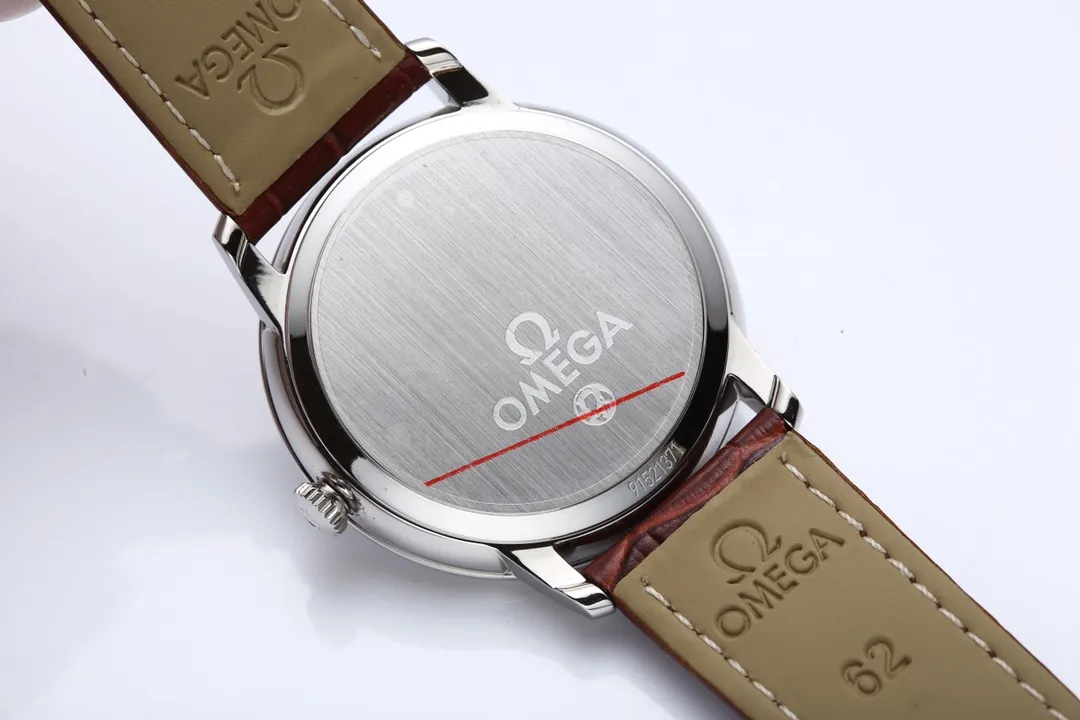 【Customized all-in-one machine】💰1720! Omega DE VILLE series! It took two years of research and development and production to finally come out. Every process of the product structure is also made of CNC finishing to make the 2022 Basel Jewelry and Watch Fair miraculous new watch! Elegant design, excellent quality, simple and classic 39.5 mm stainless steel round case with smooth and natural lines. After polishing, it presents a full metallic texture. It is very beautiful and integrates with the perfectly curved stainless steel lugs. It fits the human body design of the wrist very well!       This Omega produced by J5 (Taiwan Factory)! Completely following Swiss standard craftsmanship requirements, the glass, case, polishing, and yarn drawing of the watch are restored to the original products one by one, and the original products are reproduced as much as possible, so that the parts are truly interchangeable with the original ones! We use quartz movements imported from Switzerland and conduct precise testing to ensure that the size and thickness of the watch is exactly the same as the original! The watches produced by J5 Taiwan Factory have all undergone high-quality waterproof testing, travel time testing, and case detail testing! An absolute work of conscience! Full of sincerity!          The high-definition, translucent and dazzling imported sapphire crystal mirror, specially customized high-quality calf leather and original buckle, or the polished and polished stainless steel bracelet that is close to the original factory standard, provide a very comfortable wearing feeling! One table, one number, independent coding!  J5 (Taiwan factory) guarantees that you will get this replica watch! Will love it!        Arrived in very small quantities! Are you excited? Act quickly!        Look for the J5 Taiwan factory! (Focus on original new machines) Focus is an attitude, produced by JH!