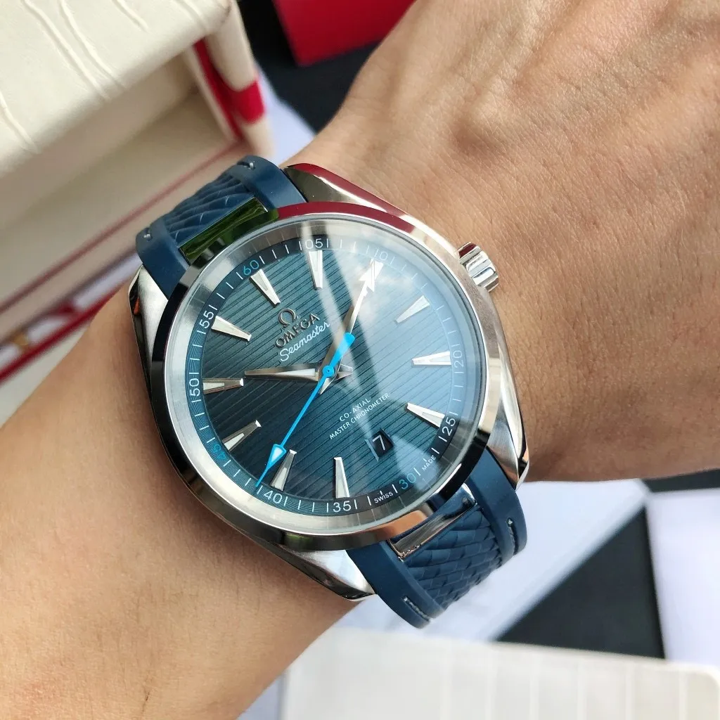 【Customized all-in-one machine】💰1720! Omega Seamaster 150-meter watch [Ocean charm, classic hot model] The classic and timeless design is very characteristic of the Omega brand [Movement] Equipped with the imported brand new Citizen 9015 all-in-one automatic mechanical movement, accurate travel time and long-lasting, highly recognized by watch friends [Case] 316L stainless steel case, modified and beautiful body, original consistent 41.5mm diameter, curved dial, depth waterproof to 200 meters [Bracelet] imported rubber strap Equipped with the original folding clasp of the same material, the details are synchronized with the original product ⚠️Please look for the exclusive quality produced by GD