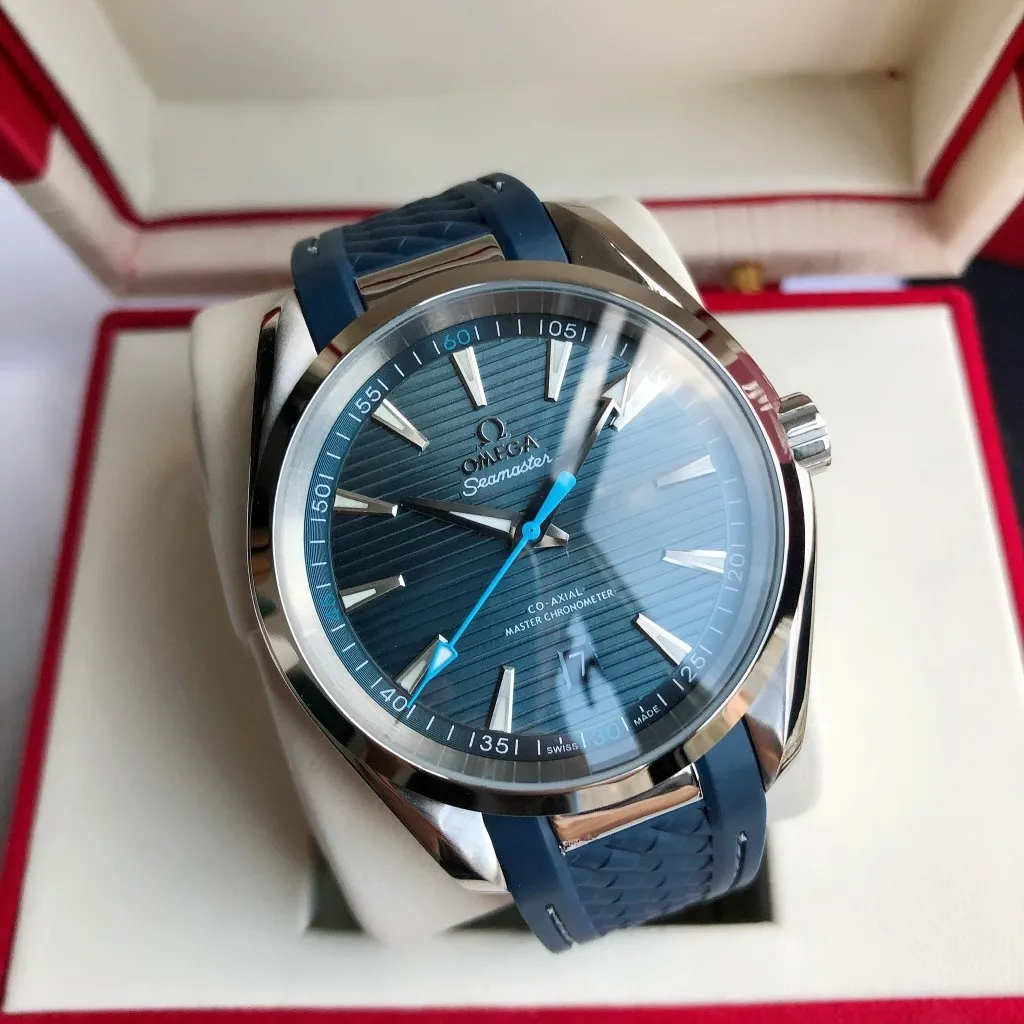 【Customized all-in-one machine】💰1720! Omega Seamaster 150-meter watch [Ocean charm, classic hot model] The classic and timeless design is very characteristic of the Omega brand [Movement] Equipped with the imported brand new Citizen 9015 all-in-one automatic mechanical movement, accurate travel time and long-lasting, highly recognized by watch friends [Case] 316L stainless steel case, modified and beautiful body, original consistent 41.5mm diameter, curved dial, depth waterproof to 200 meters [Bracelet] imported rubber strap Equipped with the original folding clasp of the same material, the details are synchronized with the original product ⚠️Please look for the exclusive quality produced by GD