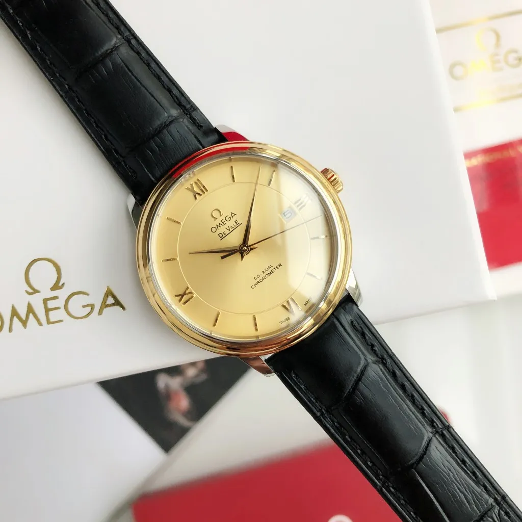 【High-end replica】💰1160! 【Customized all-in-one machine】💰1720! 2023 upgraded blockbuster model - Omega Butterfly De Ville series men's watch [Casual, simple and classic hot model] After the De Ville series was discontinued last year, the factory persisted in adhering to the concept of providing better prices and being more people-friendly. It spent nearly a year strictly controlling and selecting high-quality suppliers of various accessories. Thanks to the strong support of a replica factory, it has worked hard to create today's upgraded and high-quality products at the same price‼ ️ This upgrade uses the same-level lettering from a certain factory, corrects the original synchronous stretch clasp, and passes the factory damage test to ensure excellent quality [Movement] Equipped with zero repair 💯 Brand new Citizen 9015 all-in-one automatic mechanical movement, precise travel time and long-lasting, highly recognized by watch friends [Case] 316L stainless steel case, modified and beautiful body The bottom cover is embossed according to the original synchronized track text. The 39.5mm shell size adheres to the same original details. Curved dial. 100-meter depth waterproof. Scratch-resistant sapphire mirror. [Bracelet] Use 316L stainless steel bracelet with original folding stretch buckle of the same material or calfskin strap. This picture is a real shot of a customized all-in-one machine!