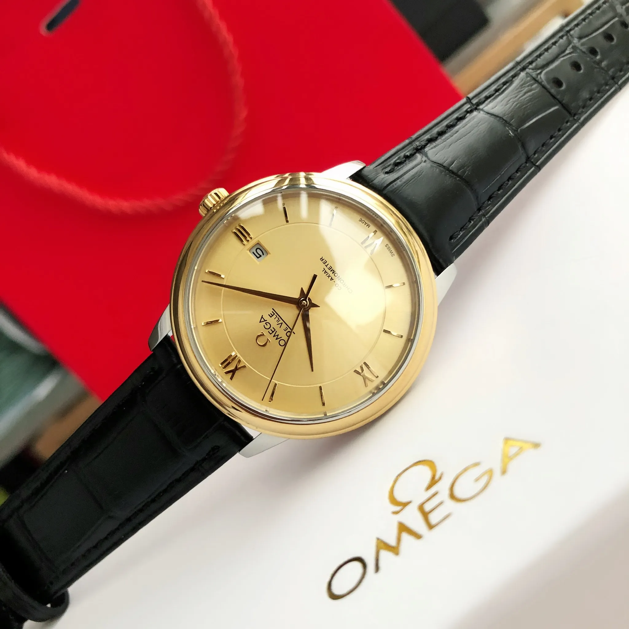 【High-end replica】💰1160! 【Customized all-in-one machine】💰1720! 2023 upgraded blockbuster model - Omega Butterfly De Ville series men's watch [Casual, simple and classic hot model] After the De Ville series was discontinued last year, the factory persisted in adhering to the concept of providing better prices and being more people-friendly. It spent nearly a year strictly controlling and selecting high-quality suppliers of various accessories. Thanks to the strong support of a replica factory, it has worked hard to create today's upgraded and high-quality products at the same price‼ ️ This upgrade uses the same-level lettering from a certain factory, corrects the original synchronous stretch clasp, and passes the factory damage test to ensure excellent quality [Movement] Equipped with zero repair 💯 Brand new Citizen 9015 all-in-one automatic mechanical movement, precise travel time and long-lasting, highly recognized by watch friends [Case] 316L stainless steel case, modified and beautiful body The bottom cover is embossed according to the original synchronized track text. The 39.5mm shell size adheres to the same original details. Curved dial. 100-meter depth waterproof. Scratch-resistant sapphire mirror. [Bracelet] Use 316L stainless steel bracelet with original folding stretch buckle of the same material or calfskin strap. This picture is a real shot of a customized all-in-one machine!