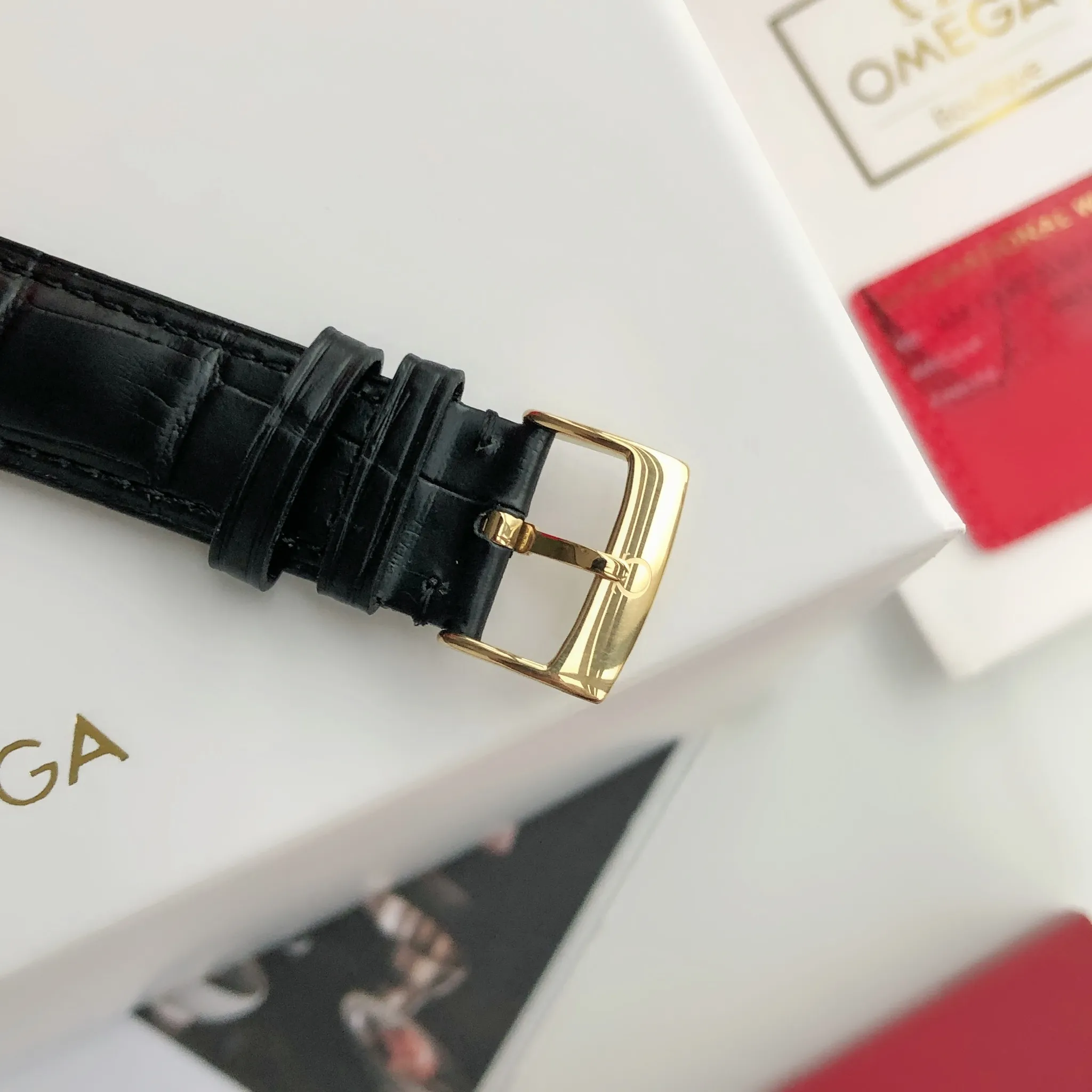 【High-end replica】💰1160! 【Customized all-in-one machine】💰1720! 2023 upgraded blockbuster model - Omega Butterfly De Ville series men's watch [Casual, simple and classic hot model] After the De Ville series was discontinued last year, the factory persisted in adhering to the concept of providing better prices and being more people-friendly. It spent nearly a year strictly controlling and selecting high-quality suppliers of various accessories. Thanks to the strong support of a replica factory, it has worked hard to create today's upgraded and high-quality products at the same price‼ ️ This upgrade uses the same-level lettering from a certain factory, corrects the original synchronous stretch clasp, and passes the factory damage test to ensure excellent quality [Movement] Equipped with zero repair 💯 Brand new Citizen 9015 all-in-one automatic mechanical movement, precise travel time and long-lasting, highly recognized by watch friends [Case] 316L stainless steel case, modified and beautiful body The bottom cover is embossed according to the original synchronized track text. The 39.5mm shell size adheres to the same original details. Curved dial. 100-meter depth waterproof. Scratch-resistant sapphire mirror. [Bracelet] Use 316L stainless steel bracelet with original folding stretch buckle of the same material or calfskin strap. This picture is a real shot of a customized all-in-one machine!