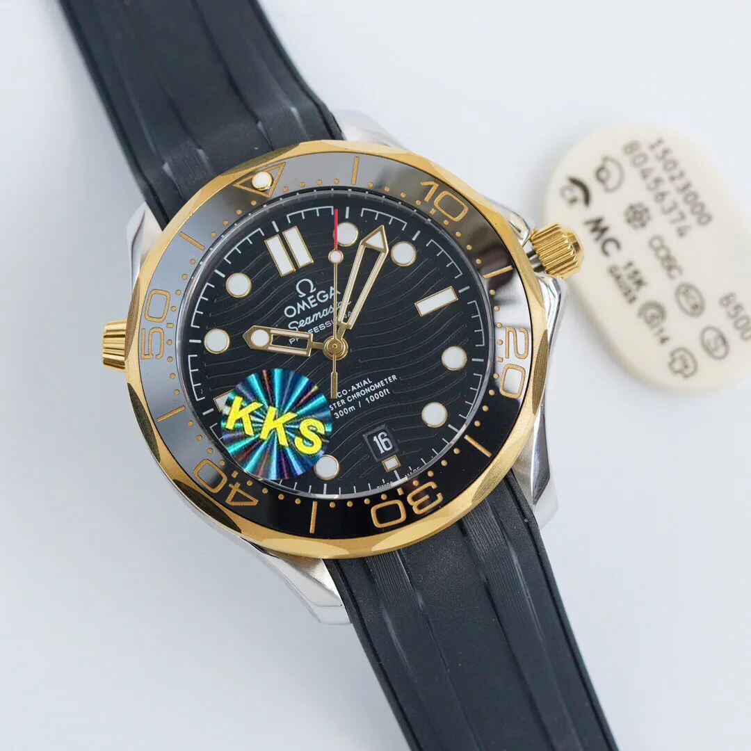 Brand new KKS factory three codes in one, unique packaging, exclusive coding, the steel strap is adjustable with a fine-tuning buckle, high-end quality, high profit, welcome to experience, 100% waterproof and swimmable. Hot model returns 🔥 Hot model returns 🔥 Hot model returns 🔥 KKS new products are launched Three codes in one, exclusive quality, exclusive packaging, always adhering to practical value, there is no best, only a better upgrade concept, pushing the entire series of Omega Seamaster watches to the top again! In 2020, the official highly recommended Seamaster series 300-meter diving watch has exclusive quality on the entire network. [Movement] Equipped with 💯 brand new Japanese original Citizen 8215 automatic mechanical movement, original see-through design, corrected movement 8500 restoration all-in-one machine, 0️⃣repair, accurate running time, strong practicality, 100% waterproof [Glass] Double-bright Sapphire shock-proof and scratch-proof glass Equipped with arched wear-resistant and scratch-resistant glass, it is three-level waterproof and can swim with confidence🏊, watch diameter 39.5/11mm [Case] Made of 316L stainless steel case, equipped with the only original ceramic one-way rotating chronograph ring in its class [Belt] The buckle is polished from 316L fine steel, imported Italian cowhide and imported frog glue to show the endless quality. It is equipped with the only original Omega stretch buckle in its class, which can be finely adjusted. It is the best value in its class. Please certify the exclusive KKS details. The KKS exclusive quality code is 80456374. Welcome to compare the quality.