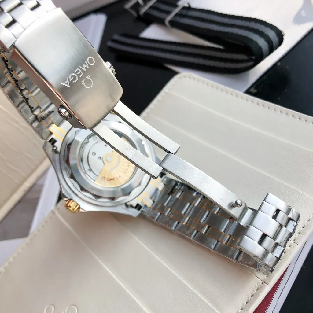 【High-end replica】💰1160! Omega Seamaster 2022 is the pinnacle of annual upgrades. The new Seamaster series 300-meter diving watch produced by GD has arrived. Feedback is coming! Always adhering to the practical value, there is no best, only better upgrade concept, bringing the entire series of Omega Seamaster watches with the new Citizen movement to the top again! [Movement] Equipped with 💯 brand new Japanese original Citizen 8215 automatic mechanical movement, original see-through design, 0️⃣repair, accurate running time, strong practicality [Case] Made of 316L stainless steel case, equipped with the only original ceramic one-way rotating chronograph ring in its class [Bracelet] 316 stainless steel five-bead bracelet, equipped with the only original push-pull adjustable clasp in its class. The steel belt model comes with an original woven cloth strap, buy one get one free, the best value in its class ⚠️Please look for GD exclusive details and quality