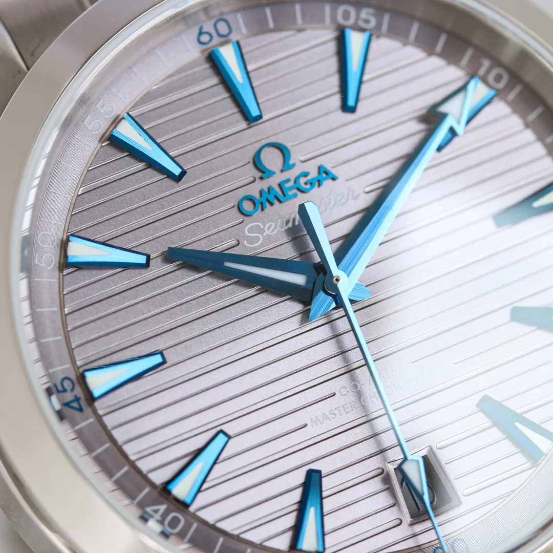 【Top Replica】💰Private chat! Omega Seamaster 150m Aqua Terra Observatory 41mm 1: Free choice of tape/steel tape. 2: Made of stainless steel, the horizontal “teak” dial is unique. 3: Screw-in embossed technology crown with new “cone-shaped” design, more convenient for debugging. 4: The sides are exquisitely brushed and polished, and the bottom cover has a new corrugated design. 5: Equipped with the new version of Omega 8900 movement, which is accurate and reliable! 6: Upper and lower sapphire coated with AR glass, capable of everything from land to ocean!