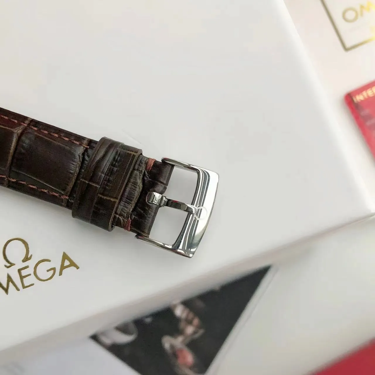 【High-end replica】💰1160! 【Customized all-in-one machine】💰1720! 2023 upgraded blockbuster model - Omega Butterfly De Ville series men's watch [Casual, simple and classic hot model] After the De Ville series was discontinued last year, the factory persisted in adhering to the concept of providing better prices and being more people-friendly. It spent nearly a year strictly controlling and selecting high-quality suppliers of various accessories. Thanks to the strong support of a replica factory, it has worked hard to create today's upgraded and high-quality products at the same price‼ ️ This upgrade uses the same-level lettering from a certain factory, corrects the original synchronous stretch clasp, and passes the factory damage test to ensure excellent quality [Movement] Equipped with zero repair 💯 Brand new Citizen 9015 all-in-one automatic mechanical movement, precise travel time and long-lasting, highly recognized by watch friends [Case] 316L stainless steel case, modified and beautiful body The bottom cover is embossed according to the original synchronized track text. The 39.5mm shell size adheres to the same original details. Curved dial. 100-meter depth waterproof. Scratch-resistant sapphire mirror. [Bracelet] Use 316L stainless steel bracelet with original folding stretch buckle of the same material or calfskin strap. This picture is a real shot of a customized all-in-one machine!