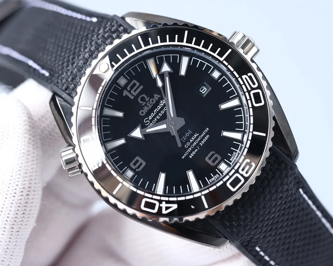 Omega Planet Ocean 600 meters, the entire series of watches once again reaches the top! Five codes in one, warranty card, diamond card, observatory certification card, hang tag, etc. Exclusive number 87895505, exclusive quality, exclusive packaging. In 2021, the official website strongly recommends the exclusive quality of the Seamaster series 600-meter diving watch. [Model] 215.32.44.21.01.001 [Movement] Equipped with 8900/8906 automatic mechanical movement, original see-through design, corrected movement, accurate running time, strong practicality, 100% waterproof [Glass] With arched wear-resistant glass, diameter 43.5mm, thickness 15.5mm [Case] Made of 316L stainless steel, post-processed and polished, equipped with the only original ceramic ring in its class with an original one-way rotating timing ring. [Watch strap] Belt/tape/steel strap, buckle steel strap 316L fine steel brushed and polished, Italian imported cowhide with imported frog glue, steel strap with same-level original Omega stretch buckle, same-level value, please certify exclusive details, exclusive quality code is 87895505 Authentic copy-Reprint🔥Top product, high quality products constantly🔥