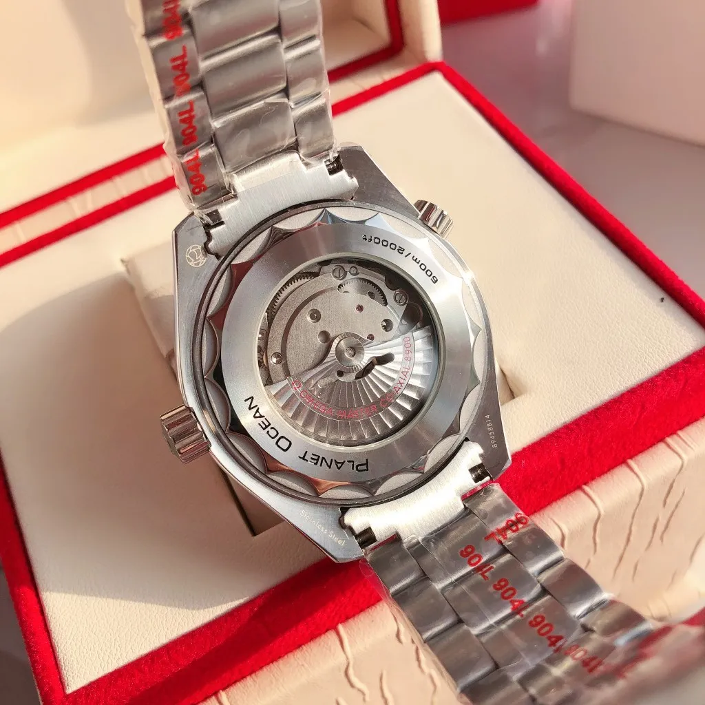 【High-end replica】💰1240! 【Customized all-in-one machine】💰1760! The 2023 new upgraded Omega Seamaster 600-meter diving watch rubber strap model has arrived in full color. The ceramic bezel is unique to the whole network. The internal repair is the Citizen 9015 all-in-one mechanical movement, and the external repair details are synchronized with the original ones. [Movement] Equipped with 💯 Brand new Japanese original Citizen 9015 automatic mechanical movement, original see-through design, corrected movement rotor, 0️⃣repair, accurate timing, strong practicality [Case] Made of 316L stainless steel, with gold plating in the exclusive vacuum furnace on the entire network, equipped with the only original ceramic one-way rotating chronograph ring in its class [Bracelet] The official synchronous rubber strap or 316 stainless steel five-bead bracelet of the Seamaster 600-meter diving watch is optional! This picture shows the quality of a customized all-in-one machine!