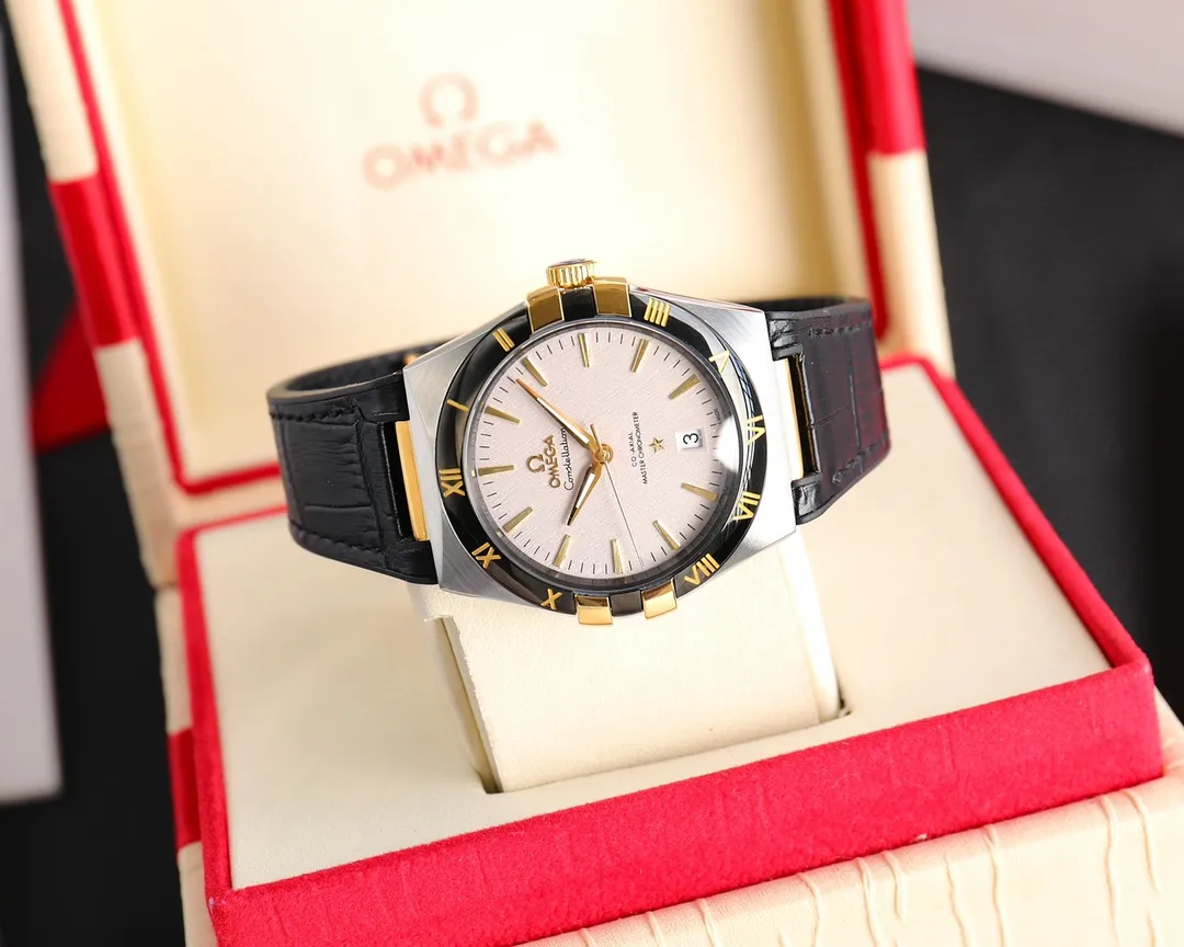 【High-end replica】💰1440! 【Customized all-in-one machine】💰1920! The fifth generation of OMEGA’s “Constellation Gents’” Constellation series still continues the classic star emblem and bezel claw elements, showing an elegant gentleman’s style. Size 39mm, equipped with 8900 fully automatic mechanical movement, sapphire mirror, made of German 316L stainless steel, top craftsmanship, original 1:1 replica and exclusive product! 🔥Top quality products with constant quality🔥