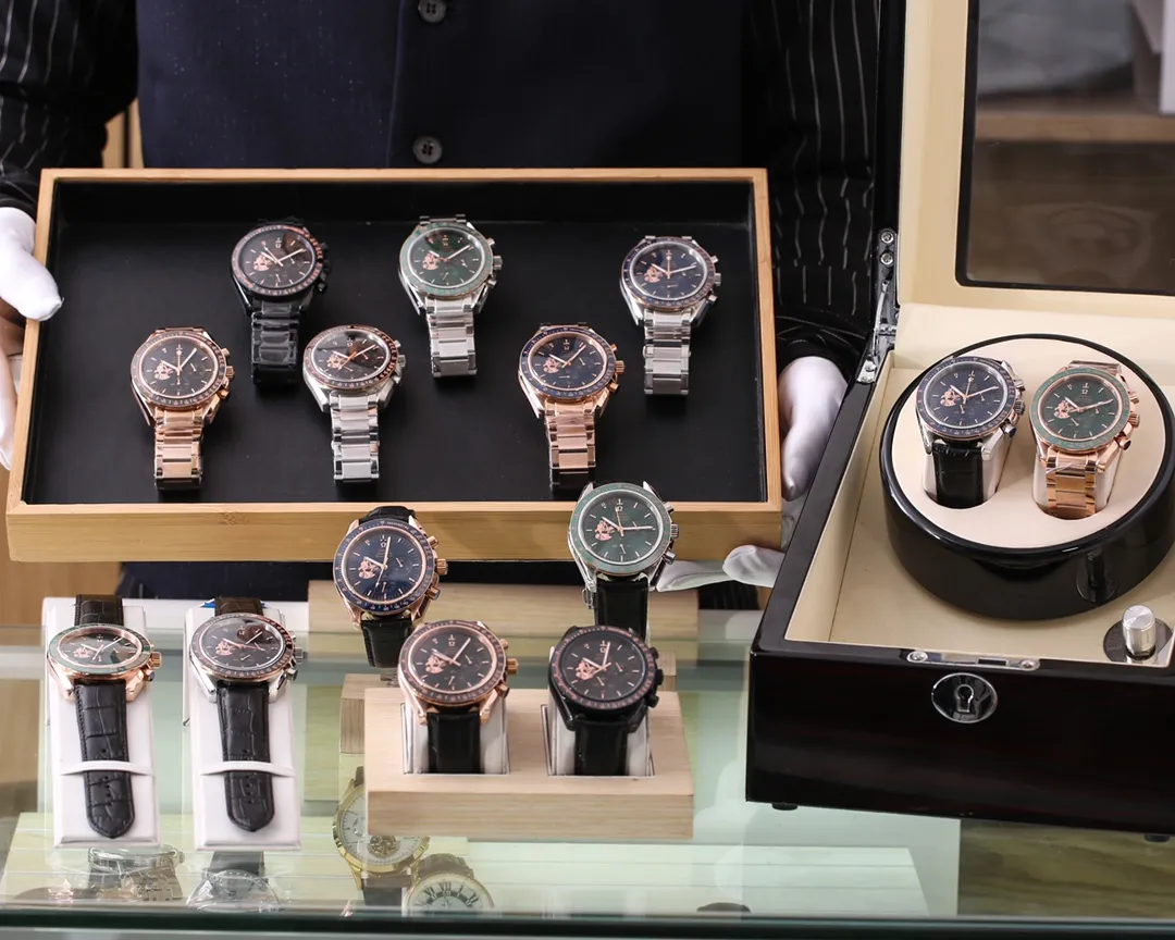 【Foreign Trade Import】💰1720! Omega (top quality, outstanding debut) 🎉🎉 [Type]: Boutique men's watch (top grade) exquisite [Strap]: 316L stainless steel strap (durable) [Movement]: Imported VK quartz movement (precise) [Material]: Mineral super strong mirror (wear-resistant) Exquisite quality Generous style Excellent temperament Wisdom and exclusivity [Size]: 42mm diameter, 12mm thick, hot sale on the market! Welcome to reprint!