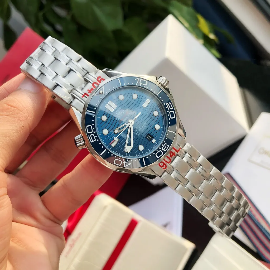 【High-end replica】💰1160! Omega Seamaster 2022 is the pinnacle of annual upgrades. The new Seamaster series 300-meter diving watch produced by GD has arrived. Feedback is coming! Always adhering to the practical value, there is no best, only better upgrade concept, bringing the entire series of Omega Seamaster watches with the new Citizen movement to the top again! [Movement] Equipped with 💯 brand new Japanese original Citizen 8215 automatic mechanical movement, original see-through design, 0️⃣repair, accurate running time, strong practicality [Case] Made of 316L stainless steel case, equipped with the only original ceramic one-way rotating chronograph ring in its class [Bracelet] 316 stainless steel five-bead bracelet, equipped with the only original push-pull adjustable clasp in its class. The steel belt model comes with an original woven cloth strap, buy one get one free, the best value in its class ⚠️Please look for GD exclusive details and quality