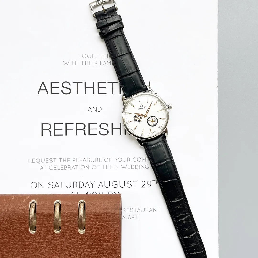 【High-end replica】💰1440! The OMEGA Butterfly series is a fine men's watch with four separate hands and a moon phase display. It is exquisite in craftsmanship, original, noble and gentlemanly. Using fully automatic imported 8217 mechanical movement, top-grade 316 stainless steel case, stainless steel strap/imported calfskin strap, sapphire mirror, size 40*12🍊Real shot🔰The quality is consistent!