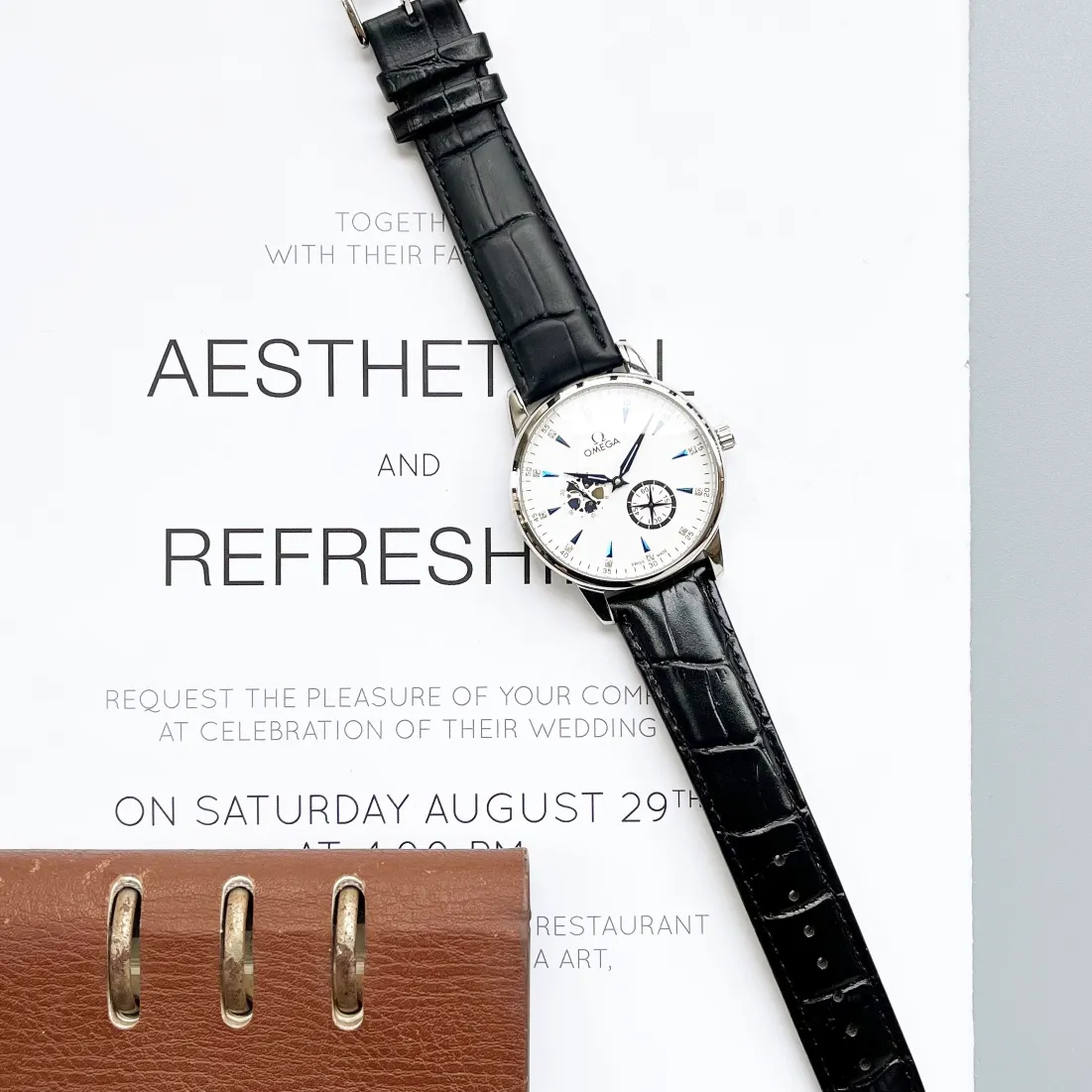 【High-end replica】💰1440! The OMEGA Butterfly series is a fine men's watch with four separate hands and a moon phase display. It is exquisite in craftsmanship, original, noble and gentlemanly. Using fully automatic imported 8217 mechanical movement, top-grade 316 stainless steel case, stainless steel strap/imported calfskin strap, sapphire mirror, size 40*12🍊Real shot🔰The quality is consistent!