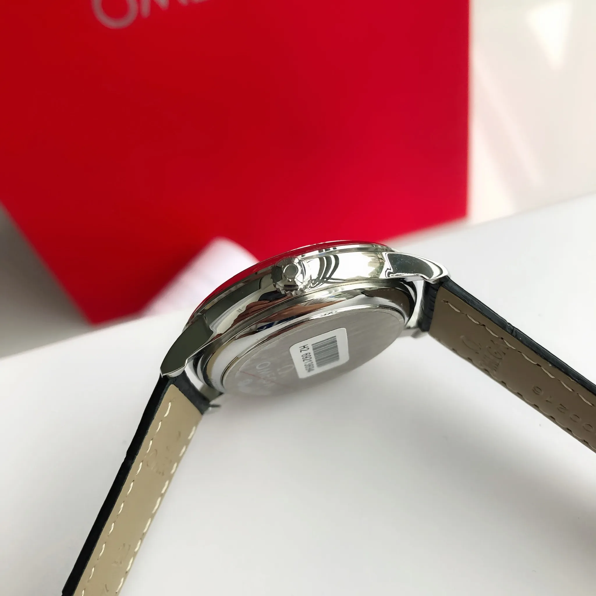 【High-end replica】💰1160! 【Customized all-in-one machine】💰1720! 2023 upgraded blockbuster model - Omega Butterfly De Ville series men's watch [Casual, simple and classic hot model] After the De Ville series was discontinued last year, the factory persisted in adhering to the concept of providing better prices and being more people-friendly. It spent nearly a year strictly controlling and selecting high-quality suppliers of various accessories. Thanks to the strong support of a replica factory, it has worked hard to create today's upgraded and high-quality products at the same price‼ ️ This upgrade uses the same-level lettering from a certain factory, corrects the original synchronous stretch clasp, and passes the factory damage test to ensure excellent quality [Movement] Equipped with zero repair 💯 Brand new Citizen 9015 all-in-one automatic mechanical movement, precise travel time and long-lasting, highly recognized by watch friends [Case] 316L stainless steel case, modified and beautiful body The bottom cover is embossed according to the original synchronized track text. The 39.5mm shell size adheres to the same original details. Curved dial. 100-meter depth waterproof. Scratch-resistant sapphire mirror. [Bracelet] Use 316L stainless steel bracelet with original folding stretch buckle of the same material or calfskin strap. This picture is a real shot of a customized all-in-one machine!