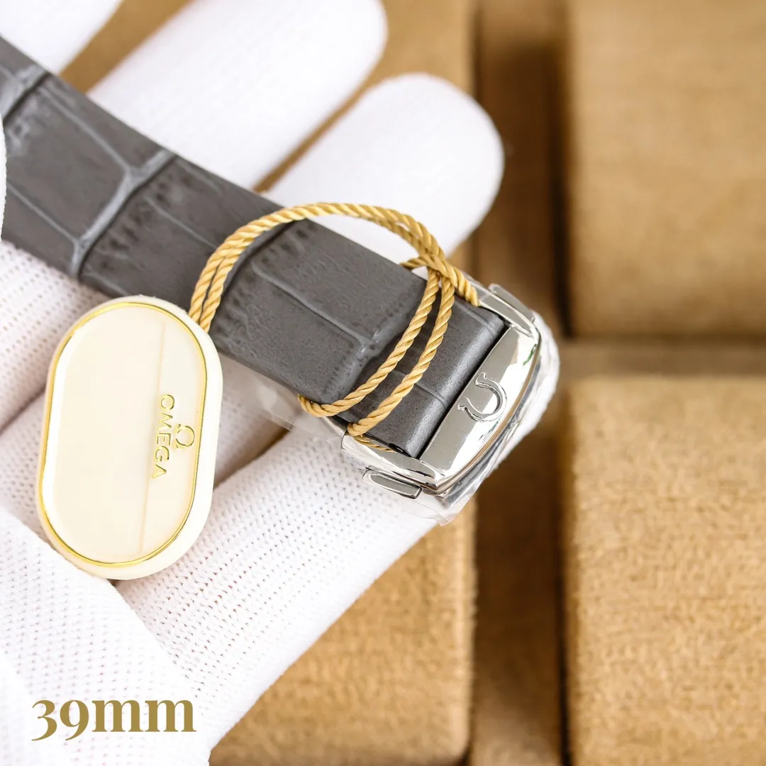【Customized all-in-one machine】💰1720! Omega fifth generation constellation series! Brand new original size 39MM watch! Fully automatic imported Citizen mechanical movement, a hot-selling item in 2024‼ ️ [Movement] The original imported 9015 all-in-one movement, the see-through bottom movement can be seen at a glance, perfectly presented [Case] ​​316L stainless steel case, made by exclusive CNC technology, with arched double-dived sapphire mirror, clear text lines and well-proportioned checkered pattern, three-degree waterproof, watch diameter 39/11mm [Bracelet] Imported rubber tape from Italy with original folding clasp, please pay attention to the details