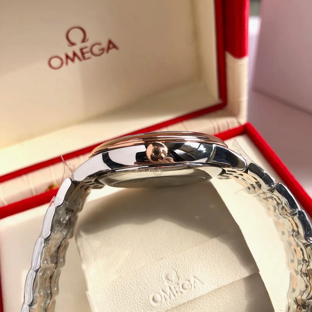 【High-end replica】💰1440! 【Customized all-in-one machine】💰1920! Omega De Ville's 2023 blockbuster new product - the third-generation De Ville series men's watch [casual, simple, classic and popular] the De Ville series once again refreshes its appearance and is consistent with the essence of the original. It is different from the second-generation De Ville updated in the same year. It adopts the same transparent bottom design as the original. On the basis of matching the imported Citizen movement, the original top is modified, which is perfect and as close to the genuine product as possible. [Movement] Equipped with the zero-repair 💯 brand-new Citizen 9015 all-in-one automatic mechanical movement, accurate travel time, long-lasting durability, and highly recognized by watch friends [Case] 316L stainless steel case, modified and beautiful body. The bottom cover is embossed according to the original synchronized track literal, 39.5mm shell size, adhering to the same original details. Curved dial, deep waterproof, scratch-resistant sapphire glass [Bracelet] Using 316L stainless steel bracelet Optional with original folding stretch clasp or calfskin strap of the same material