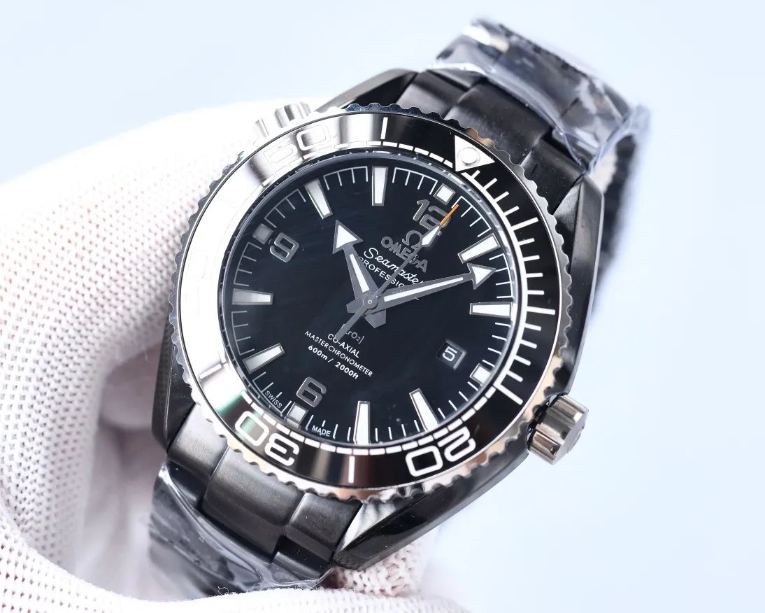 Omega Planet Ocean 600 meters, the entire series of watches once again reaches the top! Five codes in one, warranty card, diamond card, observatory certification card, hang tag, etc. Exclusive number 87895505, exclusive quality, exclusive packaging. In 2021, the official website strongly recommends the exclusive quality of the Seamaster series 600-meter diving watch. [Model] 215.32.44.21.01.001 [Movement] Equipped with 8900/8906 automatic mechanical movement, original see-through design, corrected movement, accurate running time, strong practicality, 100% waterproof [Glass] With arched wear-resistant glass, diameter 43.5mm, thickness 15.5mm [Case] Made of 316L stainless steel, post-processed and polished, equipped with the only original ceramic ring in its class with an original one-way rotating timing ring. [Watch strap] Belt/tape/steel strap, buckle steel strap 316L fine steel brushed and polished, Italian imported cowhide with imported frog glue, steel strap with same-level original Omega stretch buckle, same-level value, please certify exclusive details, exclusive quality code is 87895505 Authentic copy-Reprint🔥Top product, high quality products constantly🔥
