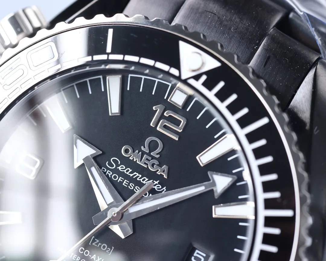 Omega Planet Ocean 600 meters, the entire series of watches once again reaches the top! Five codes in one, warranty card, diamond card, observatory certification card, hang tag, etc. Exclusive number 87895505, exclusive quality, exclusive packaging. In 2021, the official website strongly recommends the exclusive quality of the Seamaster series 600-meter diving watch. [Model] 215.32.44.21.01.001 [Movement] Equipped with 8900/8906 automatic mechanical movement, original see-through design, corrected movement, accurate running time, strong practicality, 100% waterproof [Glass] With arched wear-resistant glass, diameter 43.5mm, thickness 15.5mm [Case] Made of 316L stainless steel, post-processed and polished, equipped with the only original ceramic ring in its class with an original one-way rotating timing ring. [Watch strap] Belt/tape/steel strap, buckle steel strap 316L fine steel brushed and polished, Italian imported cowhide with imported frog glue, steel strap with same-level original Omega stretch buckle, same-level value, please certify exclusive details, exclusive quality code is 87895505 Authentic copy-Reprint🔥Top product, high quality products constantly🔥