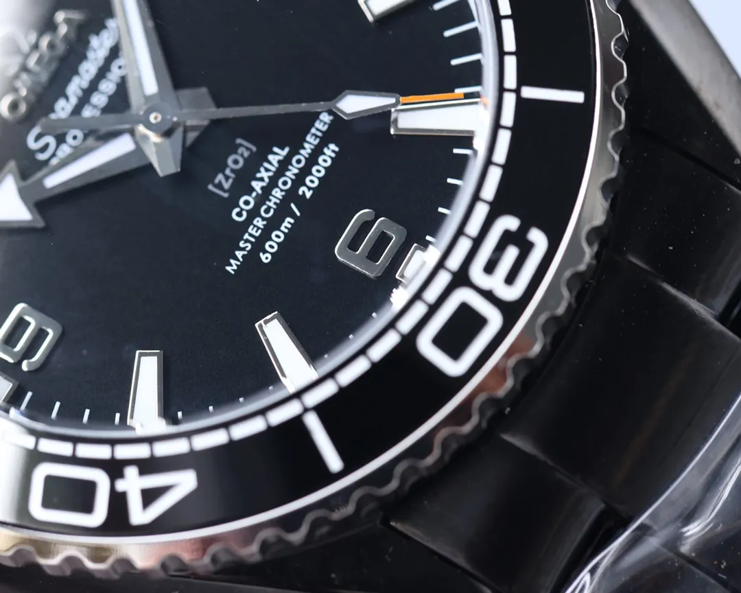 Omega Planet Ocean 600 meters, the entire series of watches once again reaches the top! Five codes in one, warranty card, diamond card, observatory certification card, hang tag, etc. Exclusive number 87895505, exclusive quality, exclusive packaging. In 2021, the official website strongly recommends the exclusive quality of the Seamaster series 600-meter diving watch. [Model] 215.32.44.21.01.001 [Movement] Equipped with 8900/8906 automatic mechanical movement, original see-through design, corrected movement, accurate running time, strong practicality, 100% waterproof [Glass] With arched wear-resistant glass, diameter 43.5mm, thickness 15.5mm [Case] Made of 316L stainless steel, post-processed and polished, equipped with the only original ceramic ring in its class with an original one-way rotating timing ring. [Watch strap] Belt/tape/steel strap, buckle steel strap 316L fine steel brushed and polished, Italian imported cowhide with imported frog glue, steel strap with same-level original Omega stretch buckle, same-level value, please certify exclusive details, exclusive quality code is 87895505 Authentic copy-Reprint🔥Top product, high quality products constantly🔥