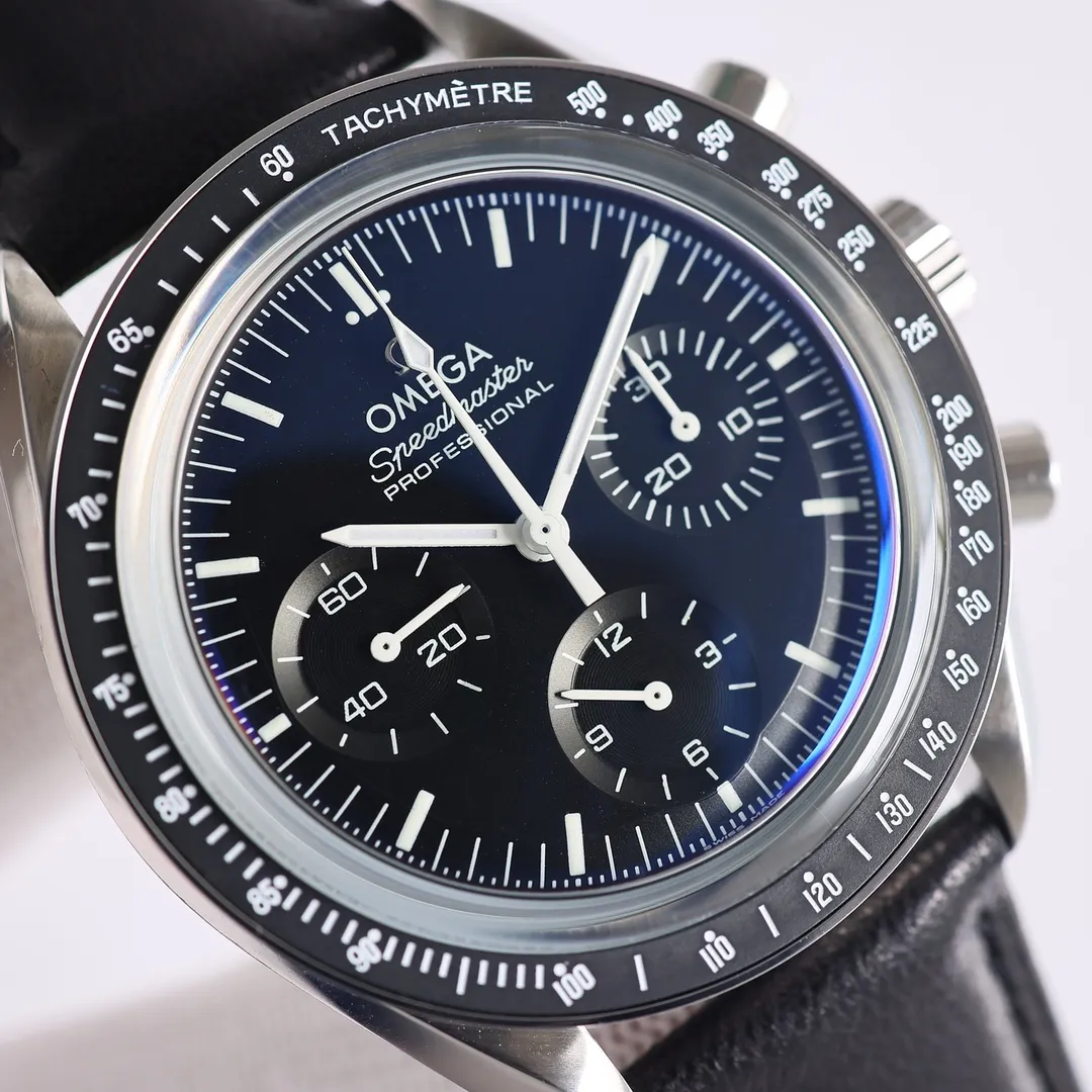 Brand new OMEGA Moon Landing Speedmaster 310.30.42.50.01.002 [Professional Moon Watch] The core of the Speedmaster story is that Neil Armstrong took him to the moon (the watch was left in the space capsule). The OB2 case material is imported 316 stainless steel, made of Lasha, delicate angles, three-dimensional and obvious, with a ceramic bezel. The luminous dial is made of luminous materials imported from Switzerland after repeated printing processes. It is paired with a sapphire crystal mirror on the lid. The case size is 42 mm and can be paired with a stainless steel strap or a "NATO" NATO military strap. The movement uses a classic manual winding chronograph movement (3861). Only after playing with a manual chronograph movement is it complete! Don't know if you don't try