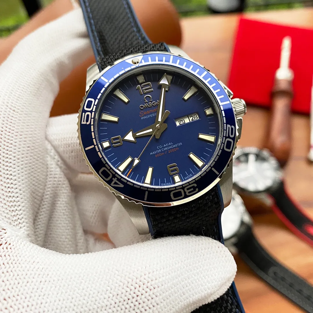 【Foreign trade import】💰1160! Omega🔥Latest design🔥Sports and leisure🎈🎈 [Type]: Boutique men's watch [Strap]: 316 stainless steel strap [Movement]: Top fully automatic mechanical movement [Mirror]: Mineral-strengthened glass (higher definition) Elegant taste Vast and majestic Ingenuity A treasure for the wrist Size: 43mm in diameter and 12mm thick Hot on the market! Welcome to reprint!
