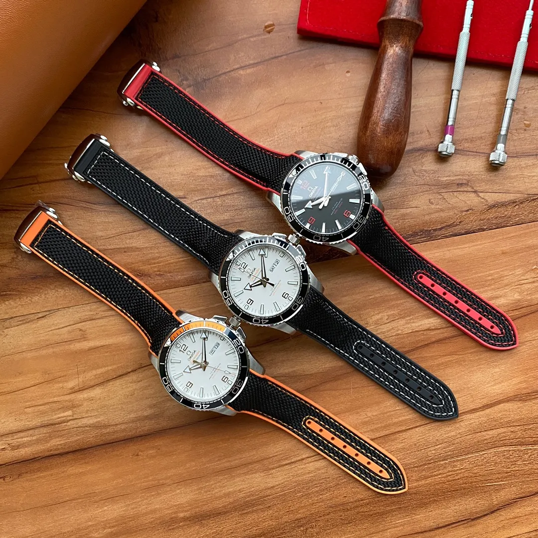 【Foreign trade import】💰1160! Omega🔥Latest design🔥Sports and leisure🎈🎈 [Type]: Boutique men's watch [Strap]: 316 stainless steel strap [Movement]: Top fully automatic mechanical movement [Mirror]: Mineral-strengthened glass (higher definition) Elegant taste Vast and majestic Ingenuity A treasure for the wrist Size: 43mm in diameter and 12mm thick Hot on the market! Welcome to reprint!
