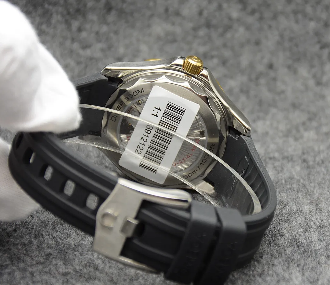 [High-end replica] 💰1160 Omega's new men's mechanical watch is launched🎉[strong]🔥Original 1:1 high-end goods🔥Stainless steel case, built-in imported Citizen 8215 fully automatic mechanical movement, accurate and stable travel time! Paired with a stainless steel strap and original buckle, sapphire glass mirror, and high-tech ceramic ring, it is suitable for both business and leisure! 🚴【Size: 42mm Thickness: 15mm】