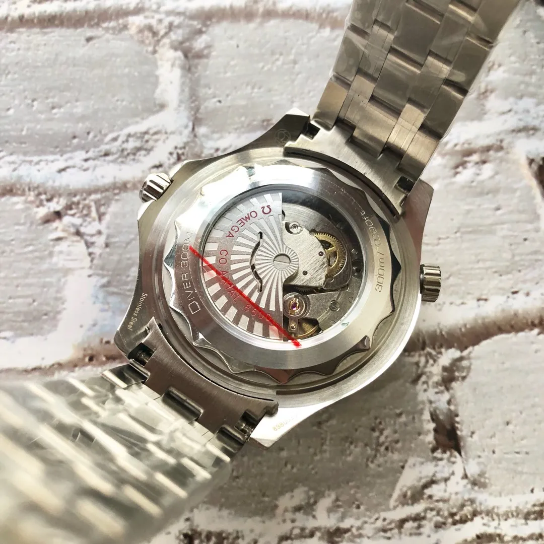 【High-end replica】💰1160! Omega Seamaster series ceramic rings are produced with strict and consistent details. 🇨🇳Original synchronization, the same size of 42mm, equipped with fully automatic imported machinery, can be installed with Citizen movements, and the mystery is optional. ✈️On the occasion of the 25th anniversary of the advent of diving watches, the new classic Seamaster series 300-meter diving watch was born against this background. This watch produced by Qiao Qiao really innovates and changes the brand's Haima series from the inside out.