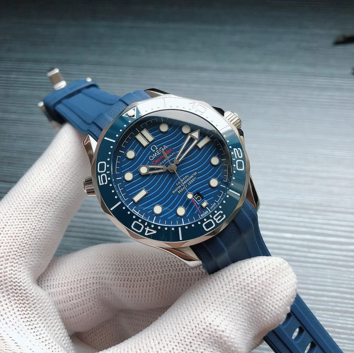 【High-end replica】💰1160! 【Top replica】💰2400! OMEGA 🎮B28 Seamaster Series 210.32.42.20.01.001 Aqua Terra Master Chronometer Watch achieves a perfect balance between exquisite design and ocean exploration spirit, creating an elegant and outstanding charming timepiece. 🎮This time, Omega launches a new model of the Seamaster Aqua Terra watch, incorporating clever innovations into popular design elements to give the timepiece a new look. There are also extraordinary innovations inside the watch. This series of watches is equipped with 8500 automatic winding movement and has a diameter of 42mm. 🎮Sanjie exquisitely recommends men’s mechanical watches. SJ has carefully designed ultra-realistic photo shoots for you.