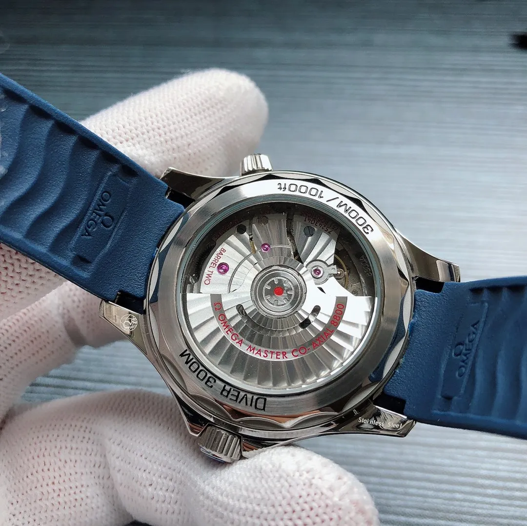 【High-end replica】💰1160! 【Top replica】💰2400! OMEGA 🎮B28 Seamaster Series 210.32.42.20.01.001 Aqua Terra Master Chronometer Watch achieves a perfect balance between exquisite design and ocean exploration spirit, creating an elegant and outstanding charming timepiece. 🎮This time, Omega launches a new model of the Seamaster Aqua Terra watch, incorporating clever innovations into popular design elements to give the timepiece a new look. There are also extraordinary innovations inside the watch. This series of watches is equipped with 8500 automatic winding movement and has a diameter of 42mm. 🎮Sanjie exquisitely recommends men’s mechanical watches. SJ has carefully designed ultra-realistic photo shoots for you.