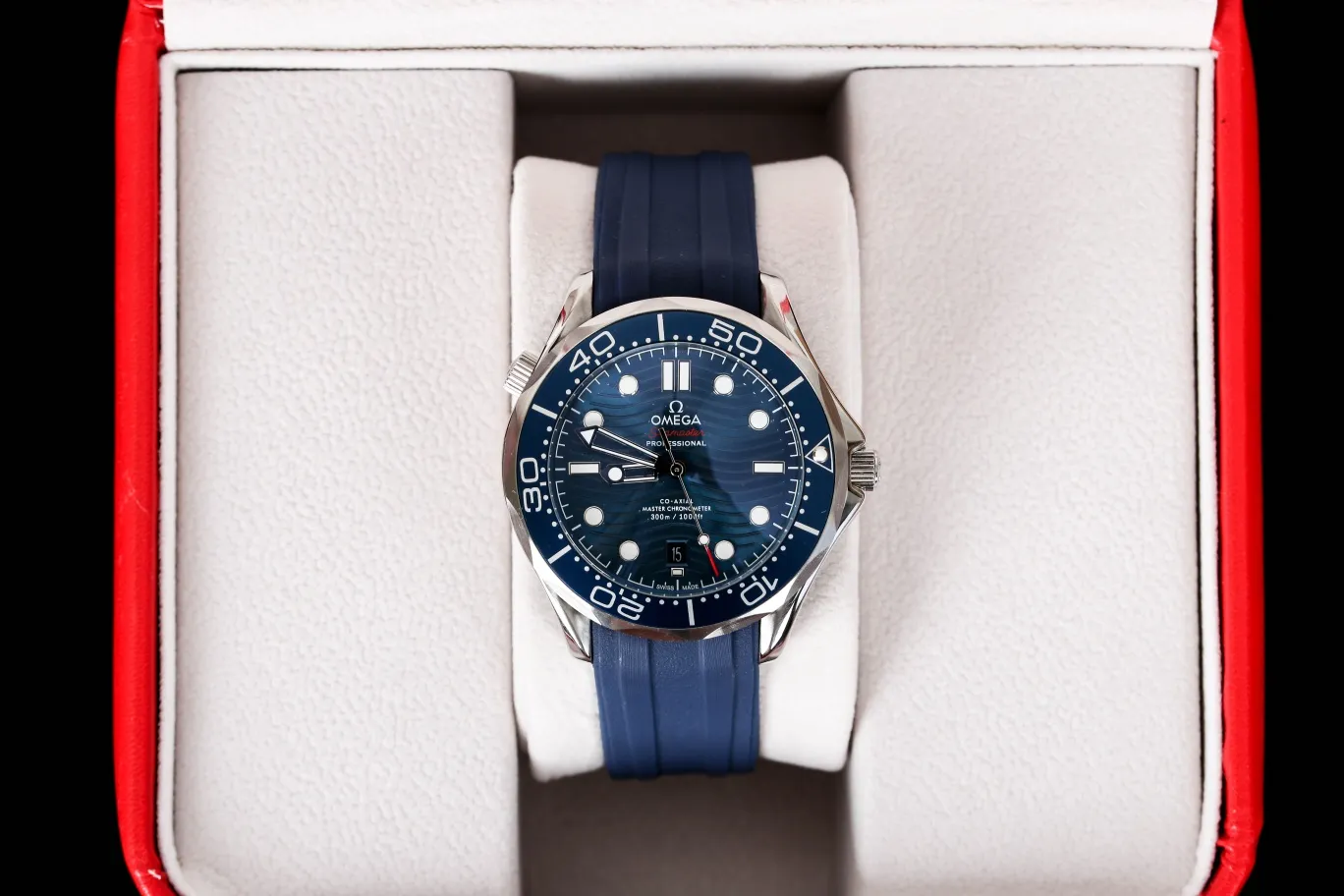 [Foreign trade import] 💰970 Li Xian's same style 🖤 Summer love 🐛 Put on the watch and enjoy the cool blue ❄️Omi Seamaster watch series 👴🏻 Breathable and refreshing tape is a must-have in summer 💋 Equipped with ceramic ring with luminous dice, luminous hands 🖤 Original buckle, fully automatic machinery, 42mm 💙 High quality, high quality 👴🏻