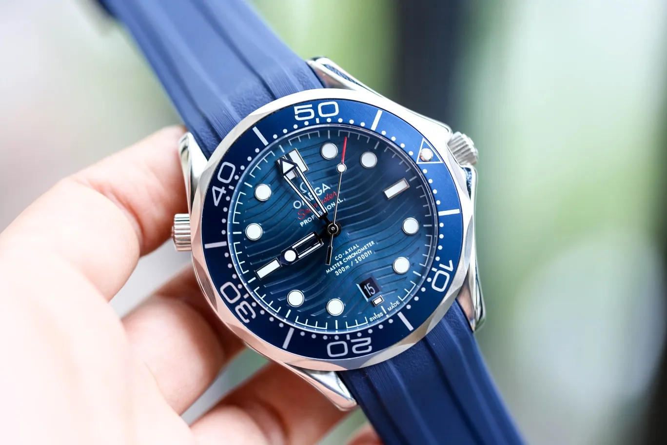[Foreign trade import] 💰970 Li Xian's same style 🖤 Summer love 🐛 Put on the watch and enjoy the cool blue ❄️Omi Seamaster watch series 👴🏻 Breathable and refreshing tape is a must-have in summer 💋 Equipped with ceramic ring with luminous dice, luminous hands 🖤 Original buckle, fully automatic machinery, 42mm 💙 High quality, high quality 👴🏻
