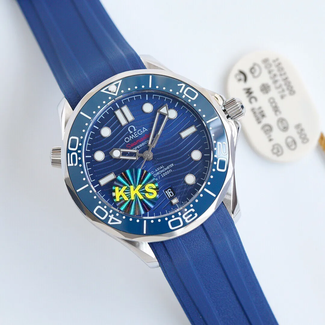 Brand new KKS factory three codes in one, unique packaging, exclusive coding, the steel strap is adjustable with a fine-tuning buckle, high-end quality, high profit, welcome to experience, 100% waterproof and swimmable. Hot model returns 🔥 Hot model returns 🔥 Hot model returns 🔥 KKS new products are launched Three codes in one, exclusive quality, exclusive packaging, always adhering to practical value, there is no best, only a better upgrade concept, pushing the entire series of Omega Seamaster watches to the top again! In 2020, the official highly recommended Seamaster series 300-meter diving watch has exclusive quality on the entire network. [Movement] Equipped with 💯 brand new Japanese original Citizen 8215 automatic mechanical movement, original see-through design, corrected movement 8500 restoration all-in-one machine, 0️⃣repair, accurate running time, strong practicality, 100% waterproof [Glass] Double-bright Sapphire shock-proof and scratch-proof glass Equipped with arched wear-resistant and scratch-resistant glass, it is three-level waterproof and can swim with confidence🏊, watch diameter 39.5/11mm [Case] Made of 316L stainless steel case, equipped with the only original ceramic one-way rotating chronograph ring in its class [Belt] The buckle is polished from 316L fine steel, imported Italian cowhide and imported frog glue to show the endless quality. It is equipped with the only original Omega stretch buckle in its class, which can be finely adjusted. It is the best value in its class. Please certify the exclusive KKS details. The KKS exclusive quality code is 80456374. Welcome to compare the quality.