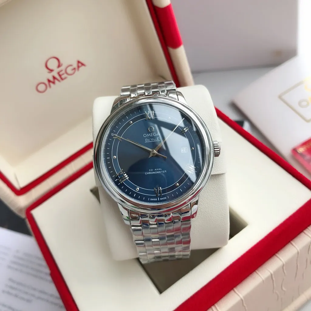 【High-end replica】💰1160! 【Customized all-in-one machine】💰1720! 2023 upgraded blockbuster model - Omega Butterfly De Ville series men's watch [Casual, simple and classic hot model] After the De Ville series was discontinued last year, the factory persisted in adhering to the concept of providing better prices and being more people-friendly. It spent nearly a year strictly controlling and selecting high-quality suppliers of various accessories. Thanks to the strong support of a replica factory, it has worked hard to create today's upgraded and high-quality products at the same price‼ ️ This upgrade uses the same-level lettering from a certain factory, corrects the original synchronous stretch clasp, and passes the factory damage test to ensure excellent quality [Movement] Equipped with zero repair 💯 Brand new Citizen 9015 all-in-one automatic mechanical movement, precise travel time and long-lasting, highly recognized by watch friends [Case] 316L stainless steel case, modified and beautiful body The bottom cover is embossed according to the original synchronized track text. The 39.5mm shell size adheres to the same original details. Curved dial. 100-meter depth waterproof. Scratch-resistant sapphire mirror. [Bracelet] Use 316L stainless steel bracelet with original folding stretch buckle of the same material or calfskin strap. This picture is a real shot of a customized all-in-one machine!
