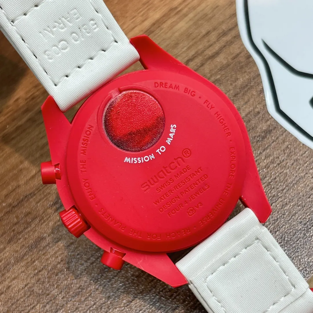 [Original order quality] 💰700! 【Purchasing quality】💰1160! Omega co-branded Swatch, the top version on the market, made of real bioceramic material! Distinguish low-end products in the market! OMEGAxSWATCH Omega x Swatch joint model BIOCERAMIC MOONSWATCH joint watch, this series of watches has a total of 11 models, all named after planetary bodies. They are: Mission to the Sun (gold) Mission to Mercury (dark gray) Mission to Venus (pink) Mission to Earth (blue) Mission to the Moon (black) Mission to Mars (white) Mission to Jupiter (bronze) Mission to Saturn (beige) Mission to Uranus (light blue) Mission to Neptune (dark blue) Mission to Pluto (grey) Each one represents the characteristics of a different planet and uses its elements to decorate the dial, making people want to collect the entire series at once.  Swiss quartz machine, size 42mm. The Velcro strap is waterproof and easy to wear. It is worth buying. It can be collected and given as a gift. It has 11 colors and represents the 11 planets in the universe. The colors are bright and this summer accessory is a must-have!