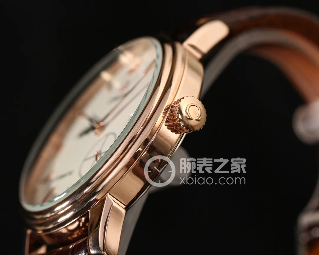 【Foreign trade import】💰1300! Omega (top quality, outstanding debut) 🎉🎉 [Type]: Boutique men's watch (top), exquisite quality [Strap]: Genuine leather/316L stainless steel strap (durable) [Movement]: Top mechanical movement (stable) [Material]: Mineral super strong mirror (wear-resistant) Exquisite quality, generous style, excellent temperament, wise and exclusive [Size]: 42mm diameter, 12mm thick, hot sale! Welcome to reprint!