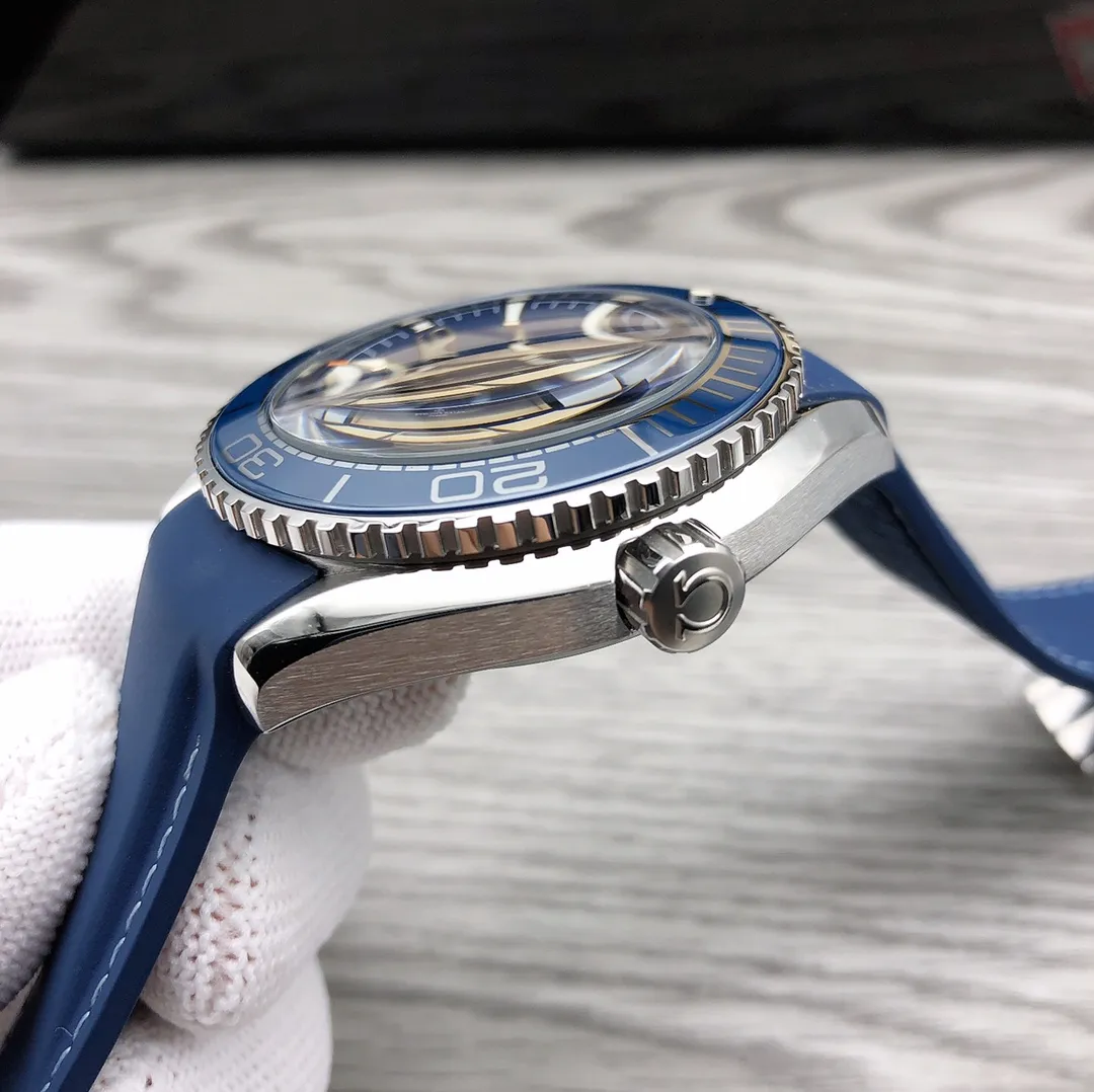 OMEGA 🎮B28 Seamaster Series Special 232.32.42.21.01.003 600-meter diving watch rubber strap model arrives in full color, SJ exclusive quality, ceramic bezel is unique to the entire network, Citizen movement is repaired internally, and the external repair details are synchronized with the original [Movement] Equipped with 💯 brand new automatic mechanical movement, original see-through design, corrected movement top, 0️⃣ repair, accurate running time, strong practicality [Case] Made of 316L stainless steel case 🎮The entire network's exclusive vacuum furnace gold plating, equipped with the only original ceramic one-way rotating timing ring in its class [Bracelet] The official synchronized rubber strap of the Seamaster 600-meter diving watch or the 316 stainless steel five-bead bracelet is optional. The steel chain is matched with the only original push-pull adjustable buckle in its class. 🎮 Sanjie exquisitely recommends men’s mechanical watches. SJ carefully selects ultra-realistic photos for you.