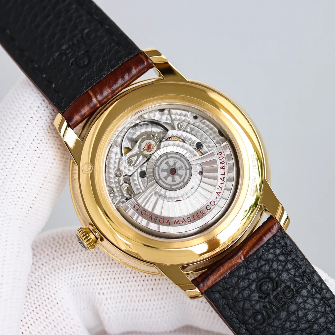 【Top replica】💰3500! The fourth generation of the new Omega De Ville Elegant series, classic business men's model, size 40x10mm, 8800 black balance wheel automatic mechanical movement, 316 stainless steel case, sapphire mirror, arched dial, dial decorated with "orbital" minute chart, gray hands with PVD treatment, Roman numerals and cambered hour markers alternate, Italian cowhide strap and 316 stainless steel strap optional, original pin buckle and double snap buckle, waterproof to 50 meters!