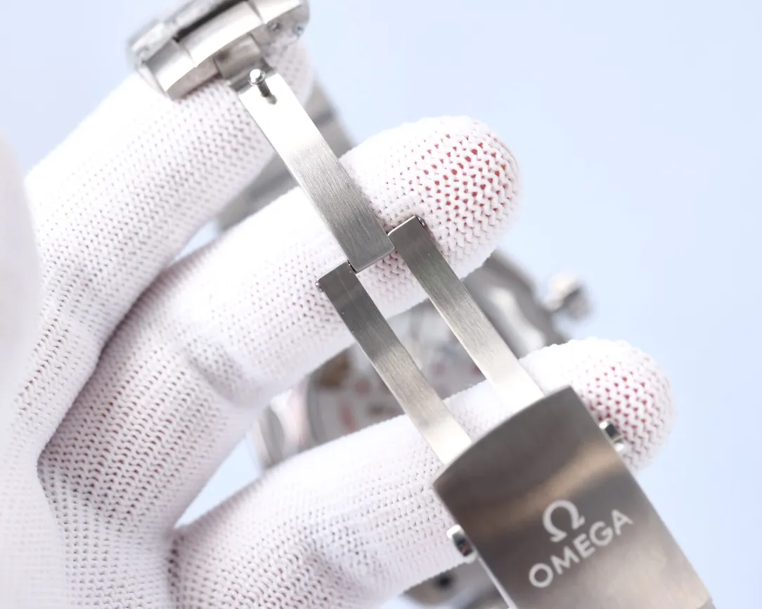 【Top replica】💰3300! Omega Planet Ocean 600 meters, the entire series of watches once again reaches the top! Five codes in one, warranty card, diamond card, observatory certification card, hang tag, etc. Exclusive number 87895505, exclusive quality, exclusive packaging. In 2021, the official website strongly recommends the exclusive quality of the Seamaster series 600-meter diving watch. [Model] 215.32.44.21.01.001 [Movement] Equipped with 8900/8906 automatic mechanical movement, original see-through design, corrected movement, accurate running time, strong practicality, 100% waterproof [Glass] With arched wear-resistant glass, diameter 43.5mm, thickness 15.5mm [Case] Made of 316L stainless steel, post-processed and polished, equipped with the only original ceramic ring in its class with an original one-way rotating timing ring. [Watch strap] Belt/tape/steel strap, buckle steel strap 316L fine steel brushed and polished, Italian imported cowhide with imported frog glue, steel strap with same-level original Omega stretch buckle, same-level value, please certify exclusive details, exclusive quality code is 87895505 Authentic copy-Reprint🔥Top product, high quality products constantly🔥