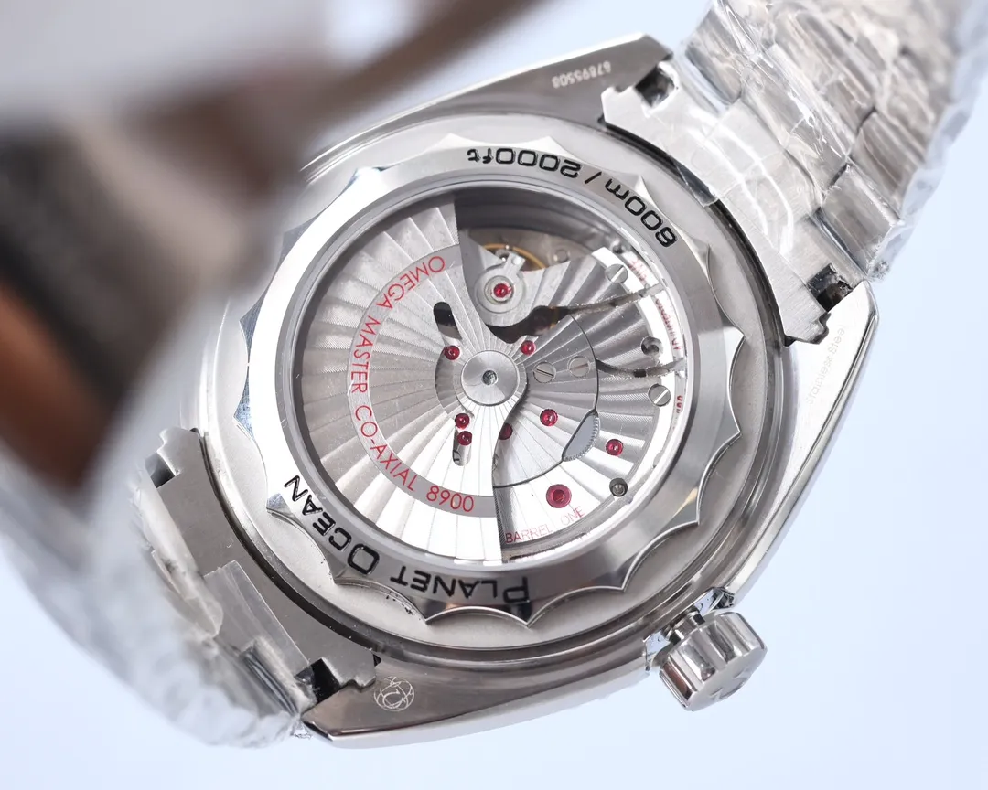 【Top replica】💰3300! Omega Planet Ocean 600 meters, the entire series of watches once again reaches the top! Five codes in one, warranty card, diamond card, observatory certification card, hang tag, etc. Exclusive number 87895505, exclusive quality, exclusive packaging. In 2021, the official website strongly recommends the exclusive quality of the Seamaster series 600-meter diving watch. [Model] 215.32.44.21.01.001 [Movement] Equipped with 8900/8906 automatic mechanical movement, original see-through design, corrected movement, accurate running time, strong practicality, 100% waterproof [Glass] With arched wear-resistant glass, diameter 43.5mm, thickness 15.5mm [Case] Made of 316L stainless steel, post-processed and polished, equipped with the only original ceramic ring in its class with an original one-way rotating timing ring. [Watch strap] Belt/tape/steel strap, buckle steel strap 316L fine steel brushed and polished, Italian imported cowhide with imported frog glue, steel strap with same-level original Omega stretch buckle, same-level value, please certify exclusive details, exclusive quality code is 87895505 Authentic copy-Reprint🔥Top product, high quality products constantly🔥
