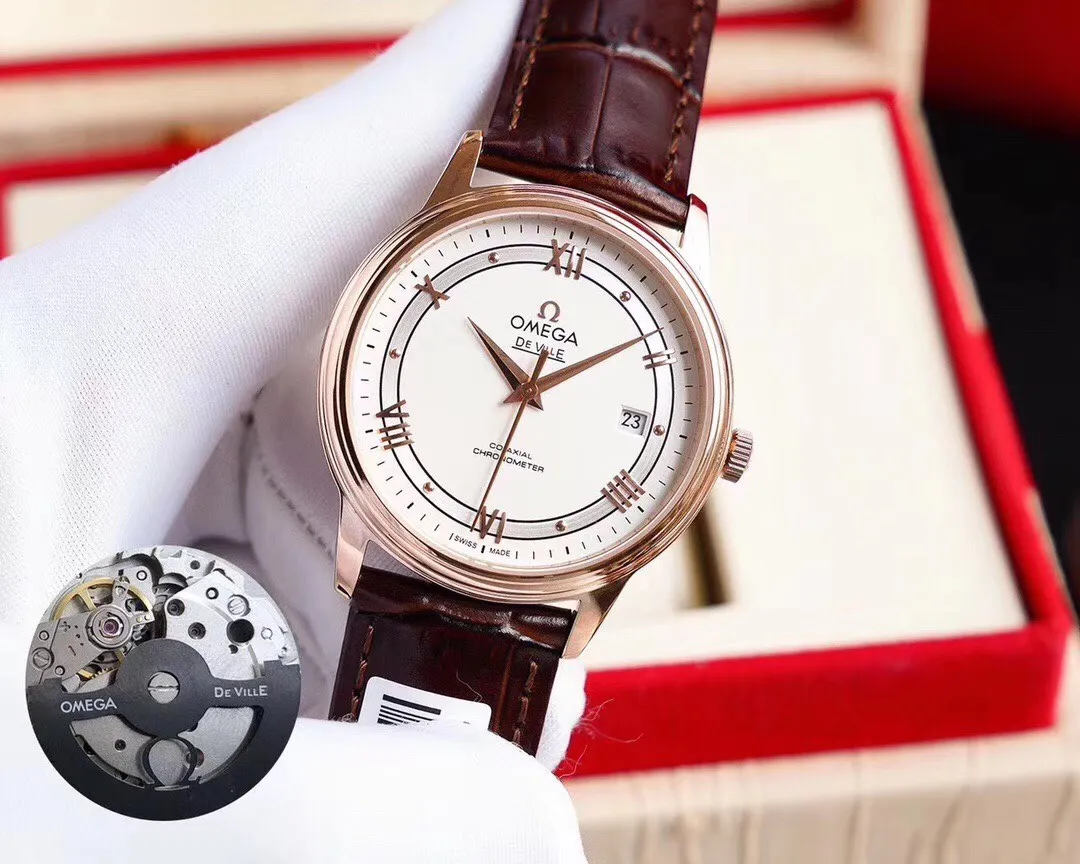 【Foreign trade import】💰2360! Omega-Diefei Series‼ ️ Simple and elegant, with a very obvious sense of post-modernism. The elegant and slim appearance, combined with the simple and elegant design, perfectly interprets the classic charm of the original elegant business. The size of the watch is 39.5 mm x 10 mm. The literal scales and hands all inherit the original craftsmanship. They are first polished and then rhodium-plated to ensure permanent luster and amazing temperament. The resistor LOGO on the plate is well curved and the edges are chamfered naturally. It seems small and exquisite, not worth mentioning, but in fact the craftsmanship is complicated and contains a lot of things. The brushing process of the bottom cover is consistent with the original product, and the position and details of the embossed Logo are of the highest quality in the market. The brushing process of the bottom cover is consistent with the original product, and the position and details of the embossed Logo are of the highest quality in the market. It adopts the super stable Japanese 8215 movement, truly achieving zero repairs. 🔥Top product, high quality products constantly🔥