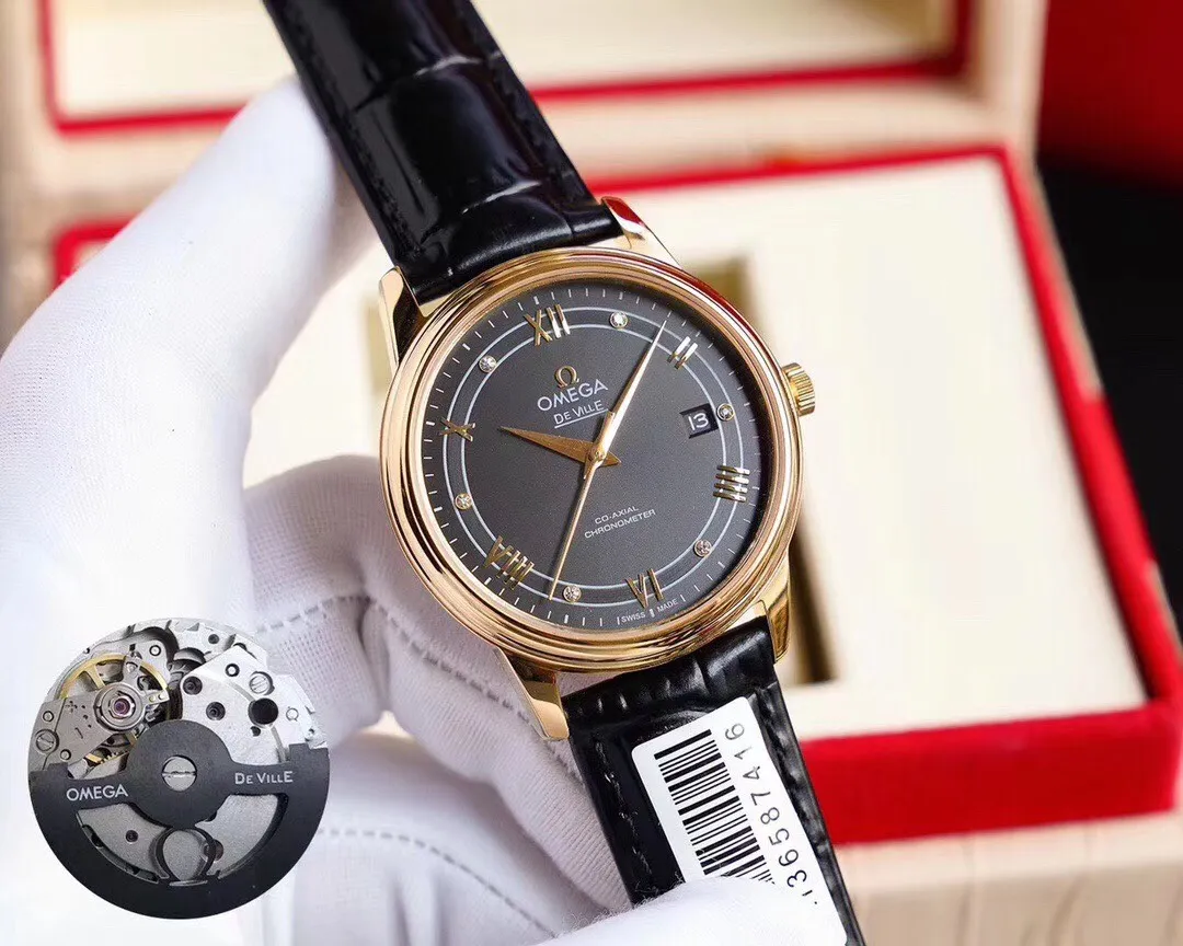 【Foreign trade import】💰2360! Omega-Diefei Series‼ ️ Simple and elegant, with a very obvious sense of post-modernism. The elegant and slim appearance, combined with the simple and elegant design, perfectly interprets the classic charm of the original elegant business. The size of the watch is 39.5 mm x 10 mm. The literal scales and hands all inherit the original craftsmanship. They are first polished and then rhodium-plated to ensure permanent luster and amazing temperament. The resistor LOGO on the plate is well curved and the edges are chamfered naturally. It seems small and exquisite, not worth mentioning, but in fact the craftsmanship is complicated and contains a lot of things. The brushing process of the bottom cover is consistent with the original product, and the position and details of the embossed Logo are of the highest quality in the market. The brushing process of the bottom cover is consistent with the original product, and the position and details of the embossed Logo are of the highest quality in the market. It adopts the super stable Japanese 8215 movement, truly achieving zero repairs. 🔥Top product, high quality products constantly🔥
