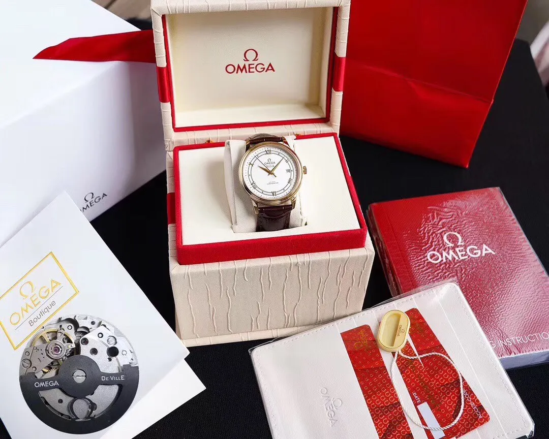 【Foreign trade import】💰2360! Omega-Diefei Series‼ ️ Simple and elegant, with a very obvious sense of post-modernism. The elegant and slim appearance, combined with the simple and elegant design, perfectly interprets the classic charm of the original elegant business. The size of the watch is 39.5 mm x 10 mm. The literal scales and hands all inherit the original craftsmanship. They are first polished and then rhodium-plated to ensure permanent luster and amazing temperament. The resistor LOGO on the plate is well curved and the edges are chamfered naturally. It seems small and exquisite, not worth mentioning, but in fact the craftsmanship is complicated and contains a lot of things. The brushing process of the bottom cover is consistent with the original product, and the position and details of the embossed Logo are of the highest quality in the market. The brushing process of the bottom cover is consistent with the original product, and the position and details of the embossed Logo are of the highest quality in the market. It adopts the super stable Japanese 8215 movement, truly achieving zero repairs. 🔥Top product, high quality products constantly🔥