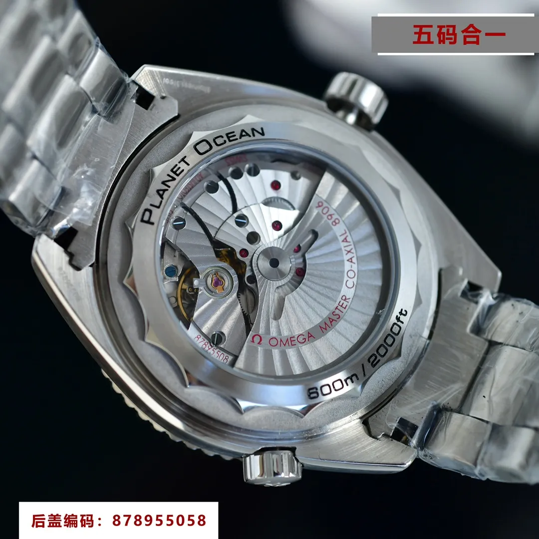 Omega Planet Ocean 600m GMT 24-hour display (can monotonic GMT function) five codes in one, warranty card, diamond card, observatory certification card, hang tag, etc. Exclusive number 87895505, exclusive quality, exclusive packaging. In 2021, the official website strongly recommends the exclusive quality of the Seamaster series 600-meter diving watch. [Model] 215.32.44.21.01.001 [Movement] Equipped with 8900/8906 automatic mechanical movement, original see-through design, corrected movement, accurate running time, strong practicality, 100% waterproof [Glass] With arched wear-resistant glass, diameter 43.5mm, thickness 15.5mm [Case] Made of 316L fine steel case, post-processed and polished, equipped with the only original one-way rotating chronograph ring with a ceramic ring in its class [Watch strap] Belt/tape/steel strap, buckle steel strap 316L fine steel brushed and polished, Italian imported cowhide with imported frog glue, steel strap with original Omega stretch buckle of the same level, fine-adjustable buckle, great value for the same level, please certify the exclusive details, the exclusive quality code is 87895505 Authentic copy-Reprint